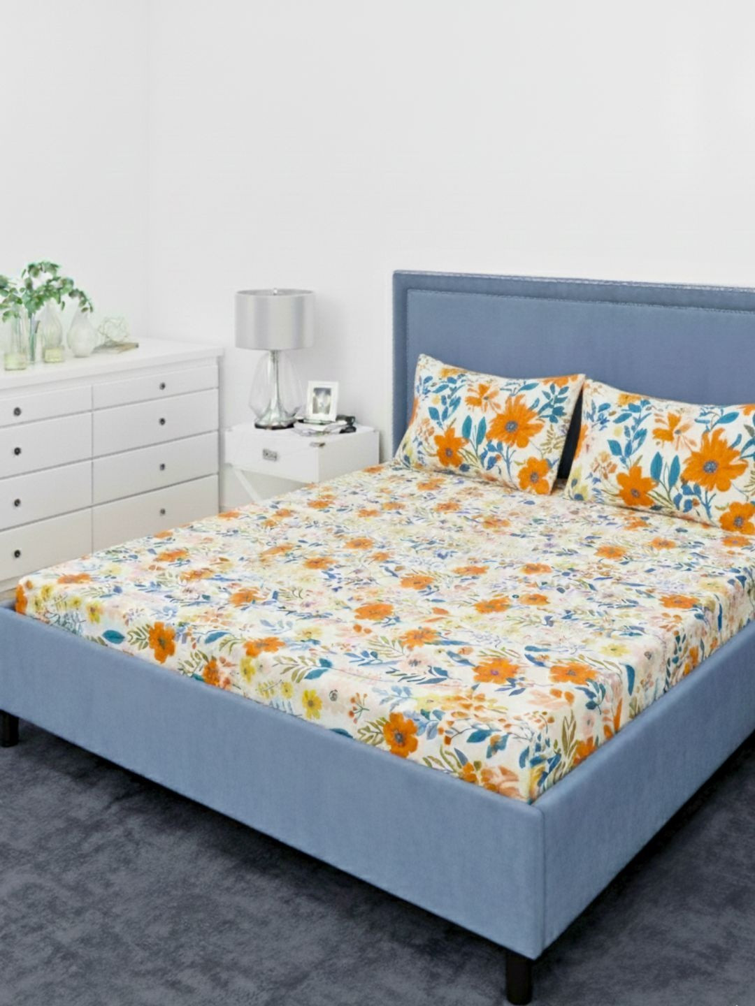 THE CONVERSION Cream & Blue Floral 200 TC King Bedsheet With 2 Pillow Covers