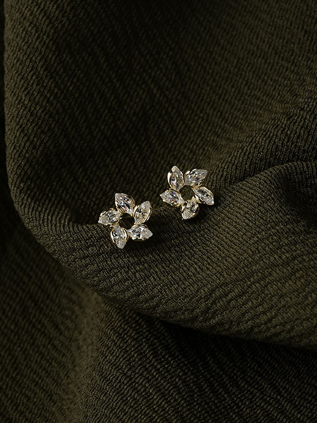IMPRESSIONS Women 925 Sterling Silver Dainty Flower Stud Earring
