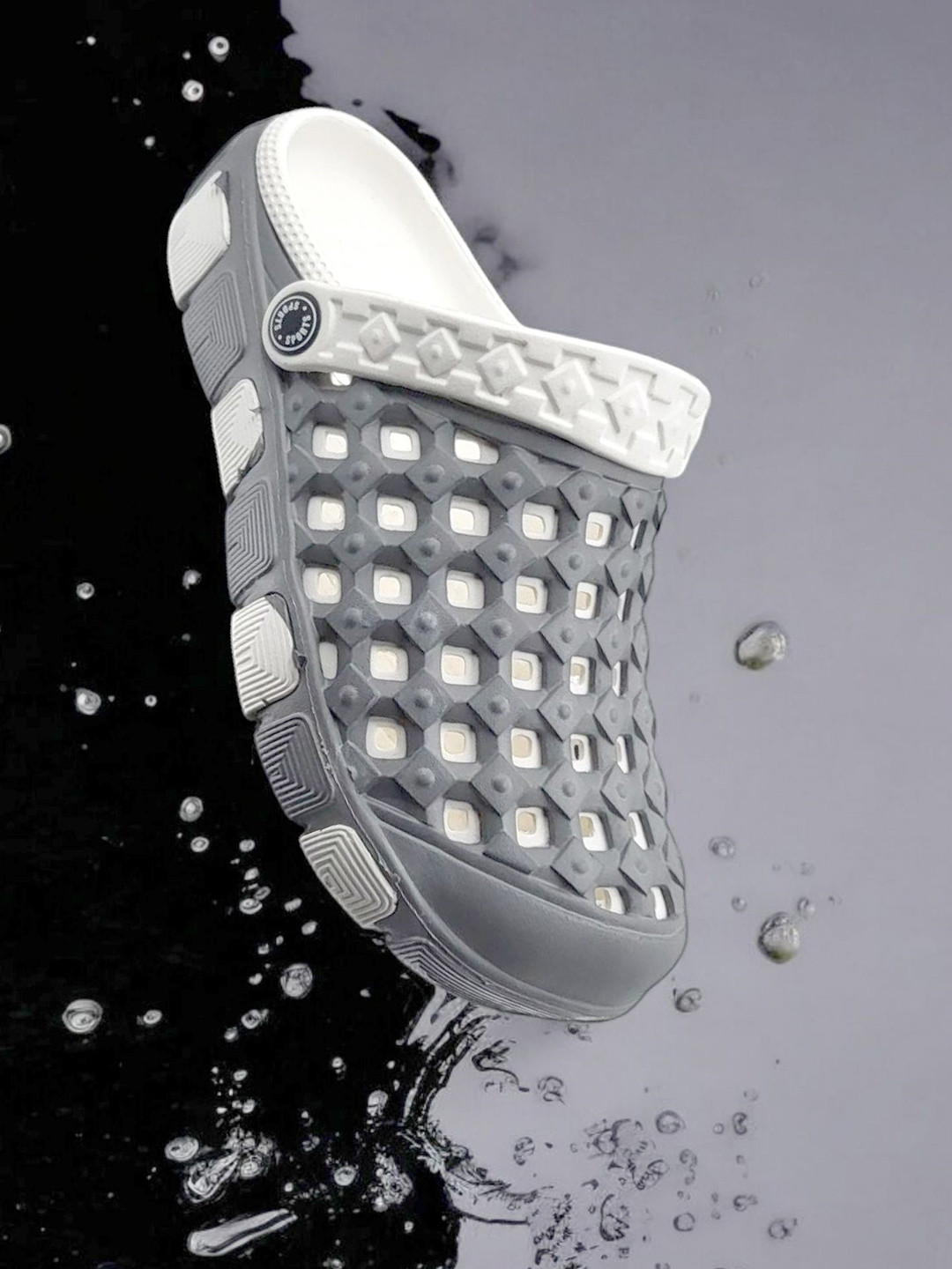 INKLENZO Men Geometric Rubber Clogs