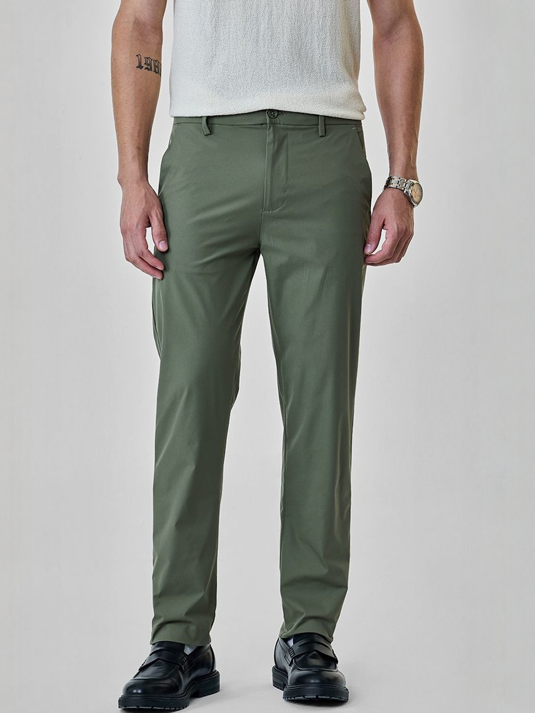 Snitch Men Green Mid-Rise Slim Fit Wrinkle Free Chinos Trousers