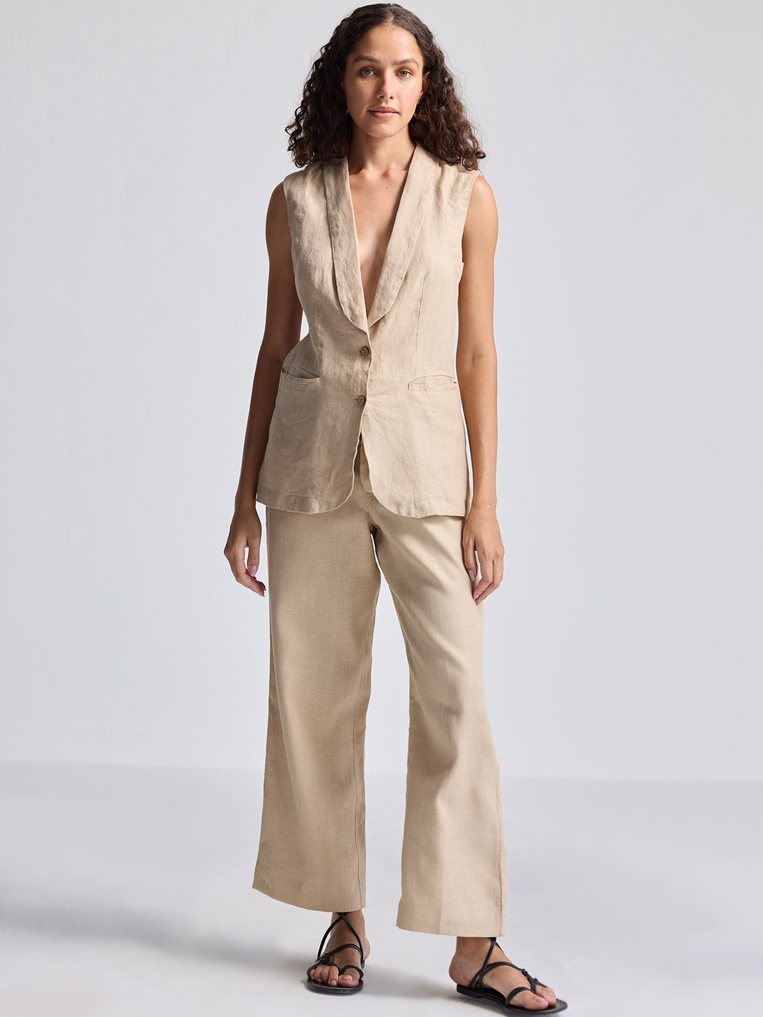 Reistor Women Relaxed-Fit Mid-Rise Trousers