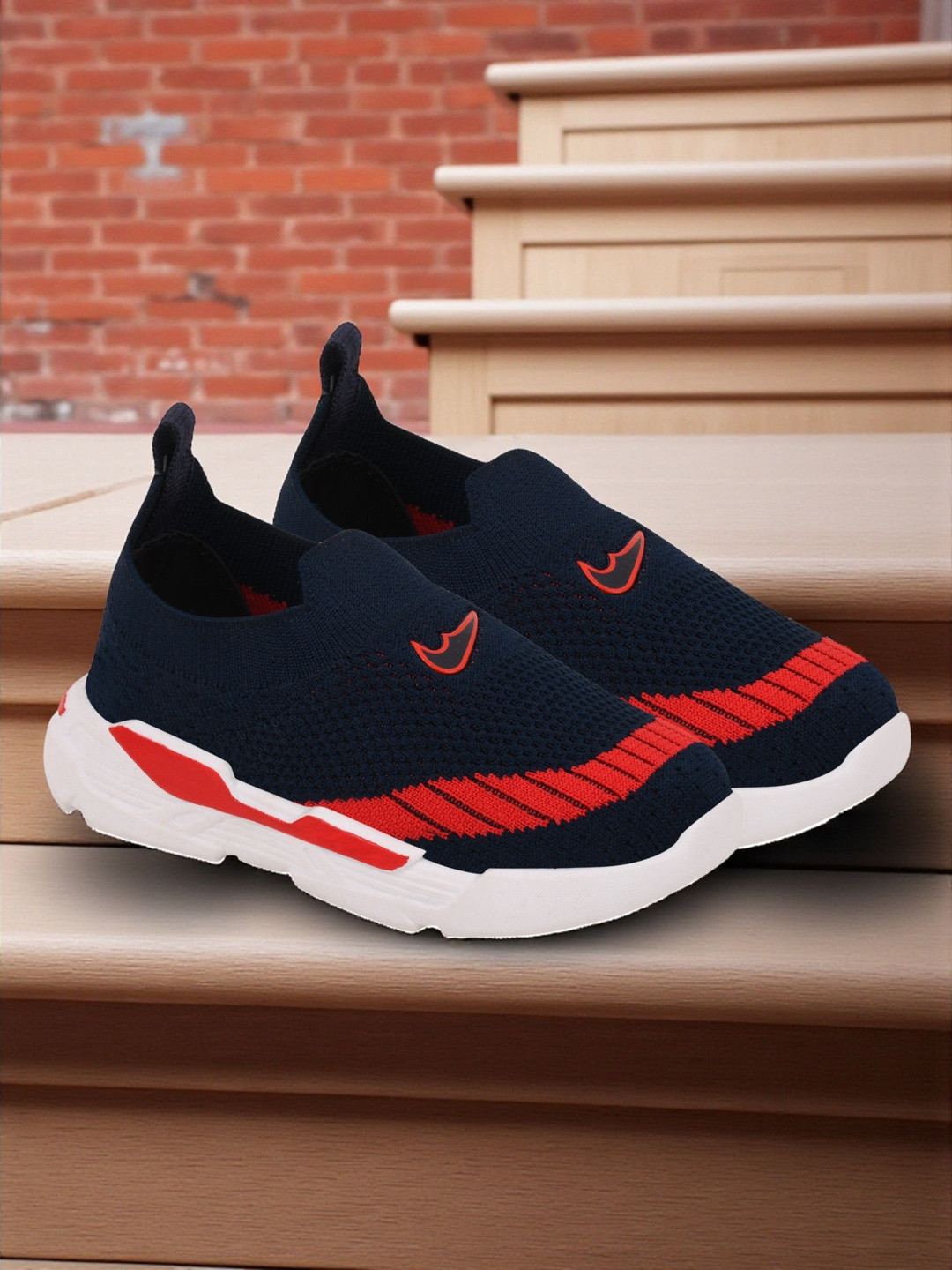 Trump Boys Printed Mesh Round Toe Everyday Sneakers