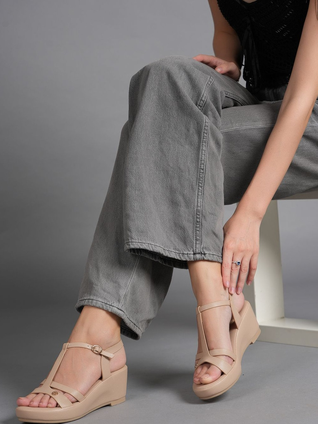 Bella Rosa Women Textured Open Toe Wedge Heel Sandals