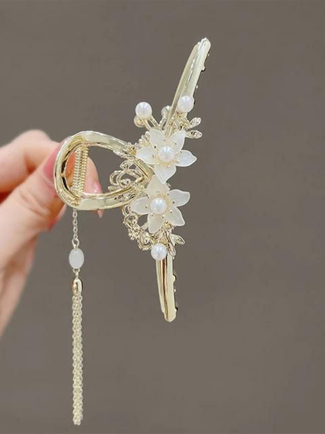 Radhya Accessories Women White Flower Embellished Metal Hair Claw Clip