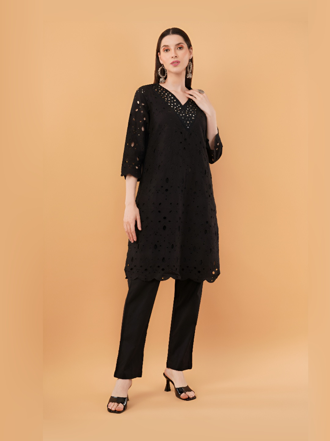 Purpple Infinity Women Ethnic Motifs Self Design V-Neck Pure Cotton Kurta with Trousers