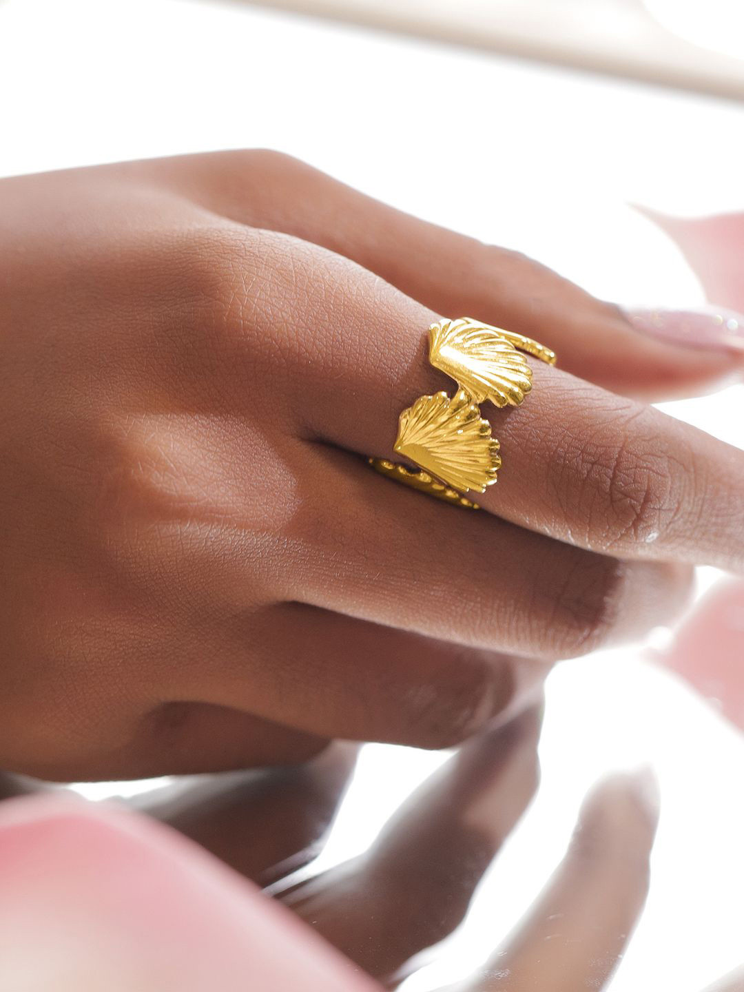 Rubans 18K Gold-Plated Stainless Steel Tarnish-Free Waterproof Adjustable Shell Motif Ring