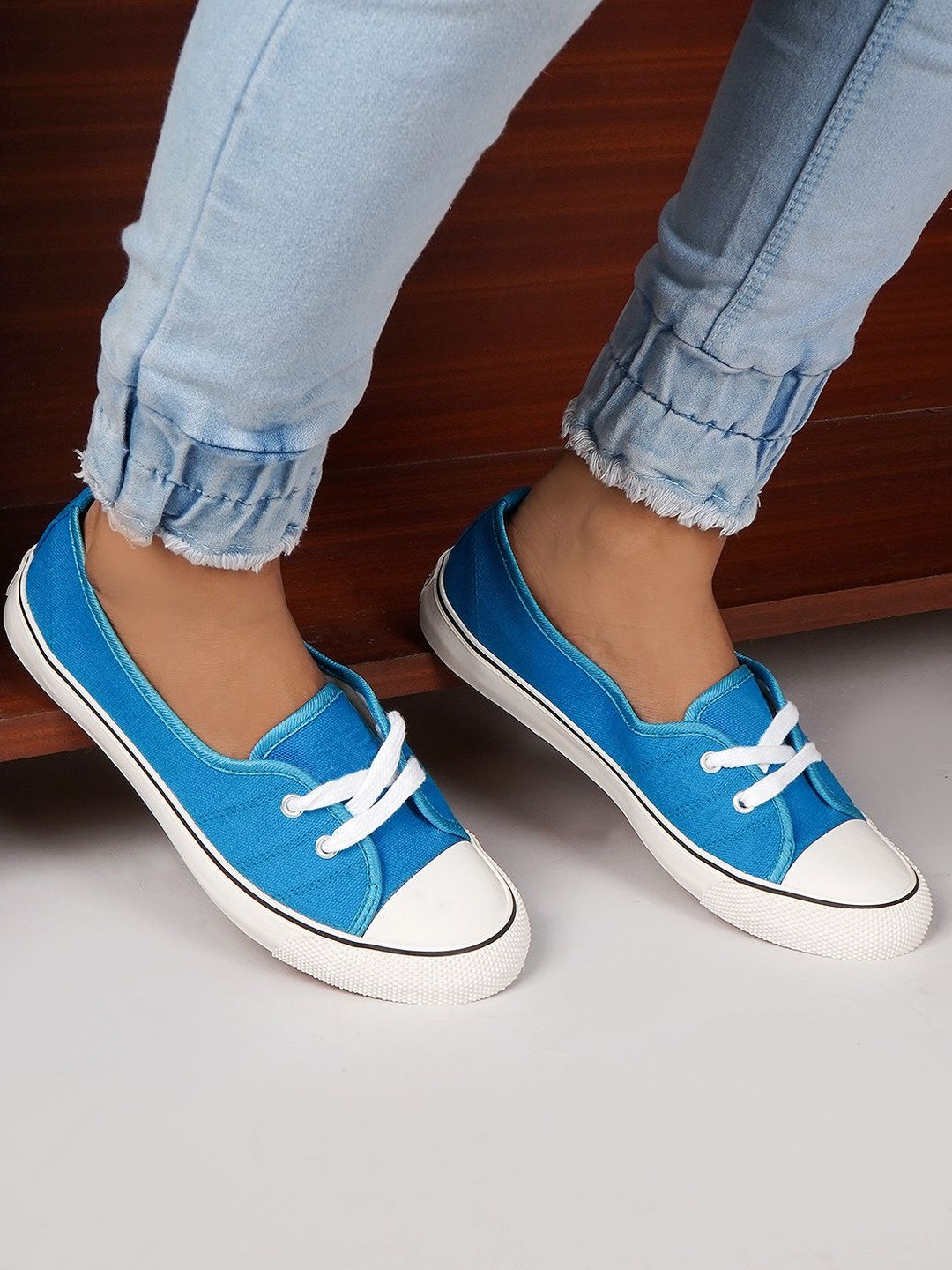 Roadster Women Blue Casual Sneakers