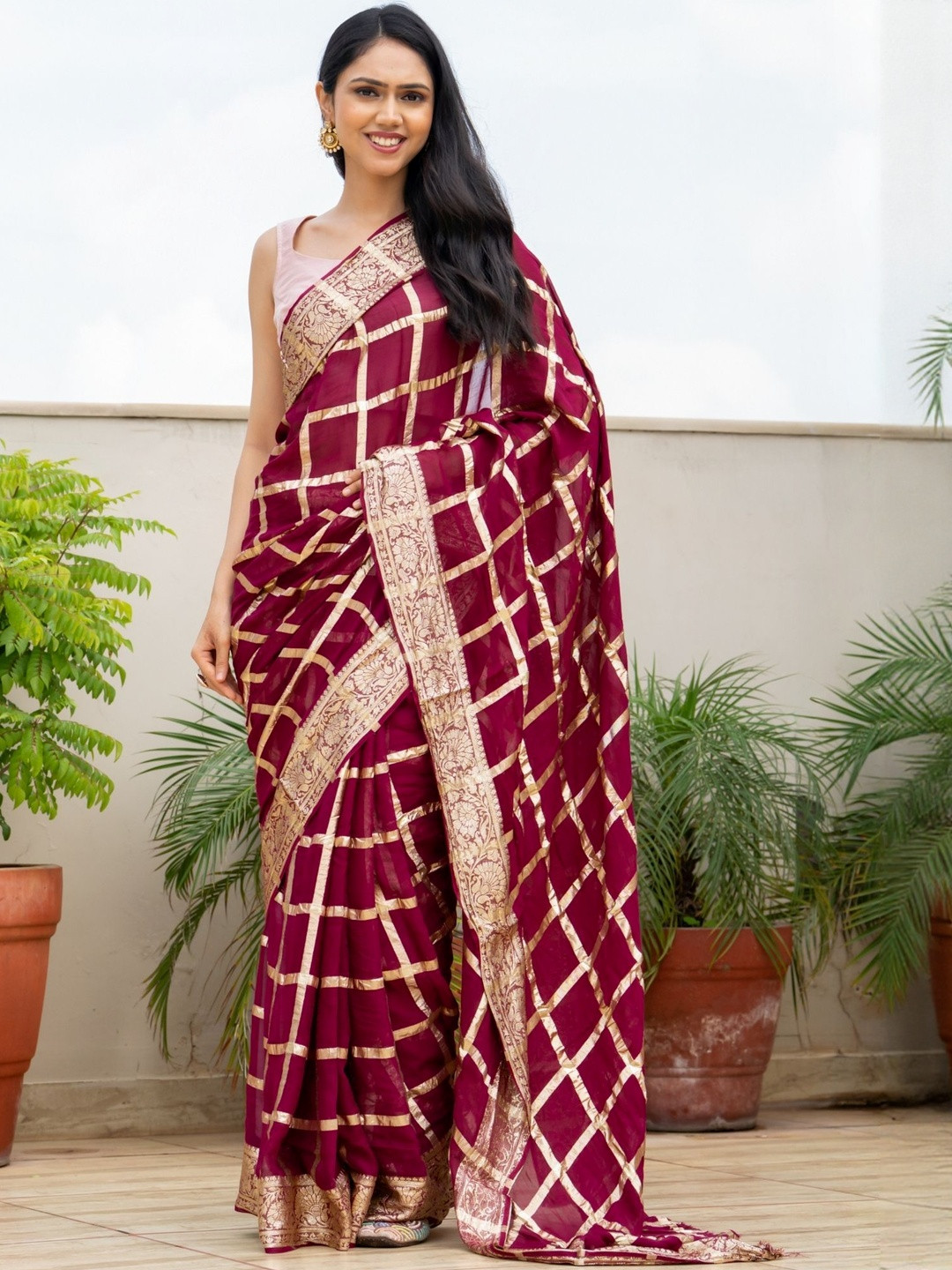 PRETTY PALLU Checked Woven Design Zari Saree