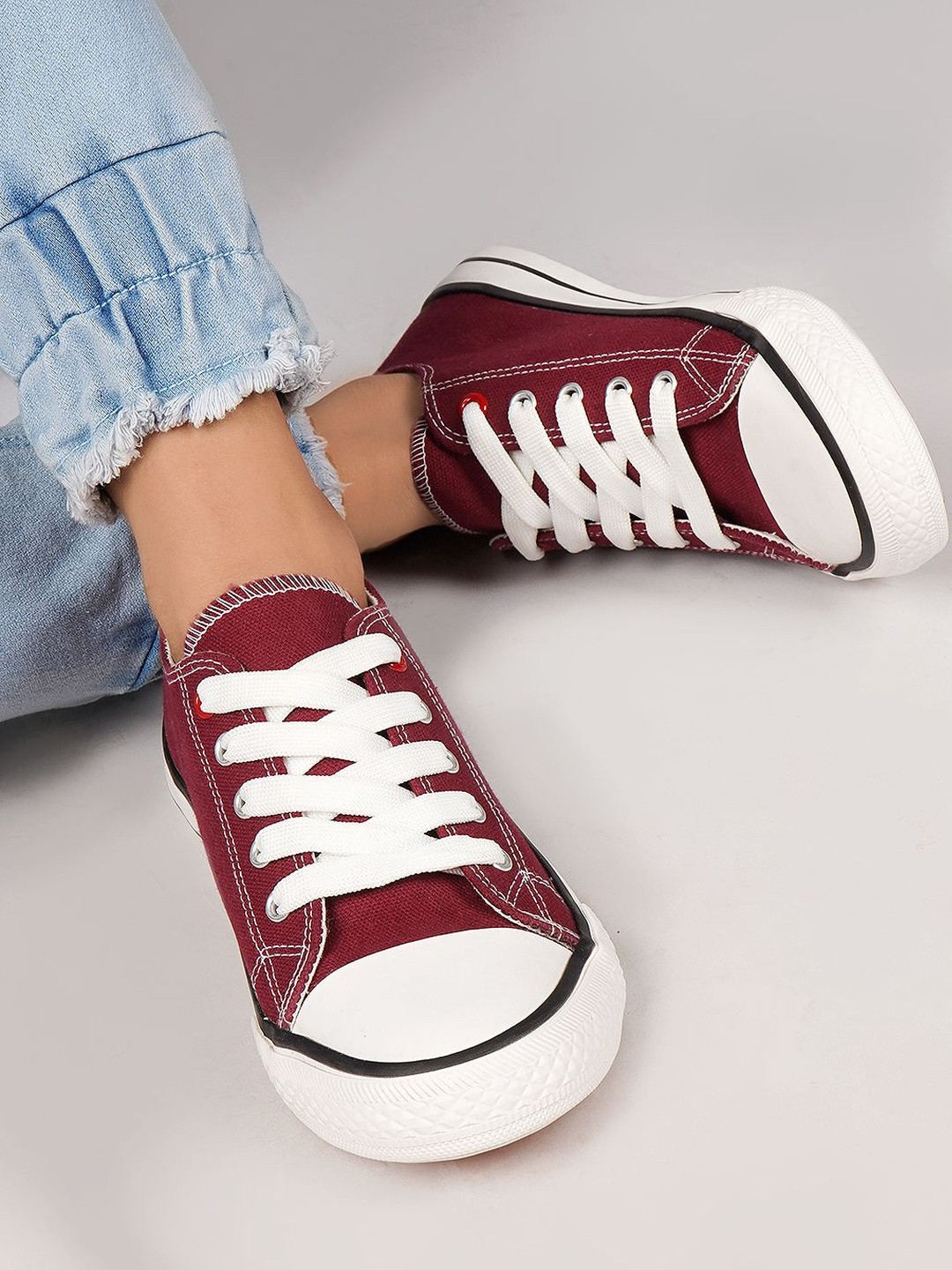 Roadster Women Maroon Sneakers