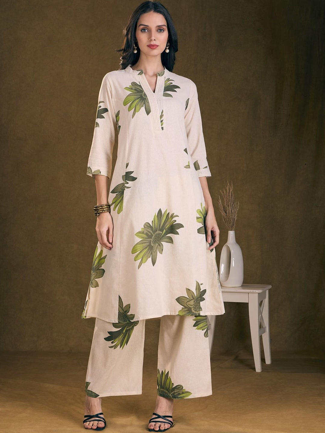 FASHOR Modern Floral Printed A-Line Paneled Co-Ord Set