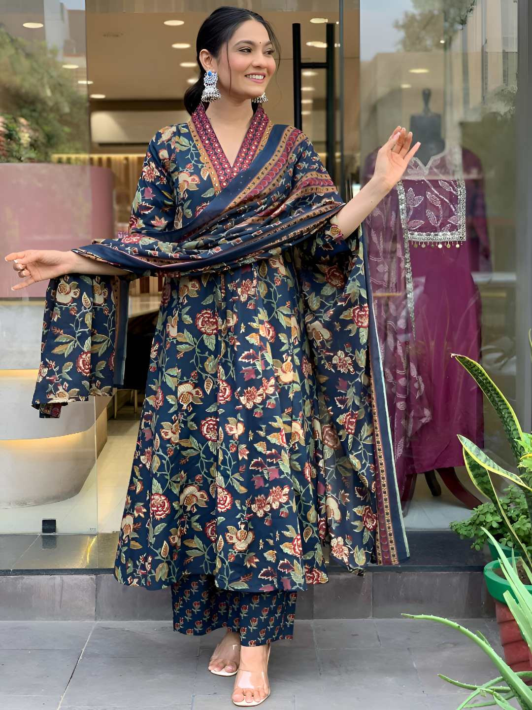 OUMAD Women Floral Printed Regular Kurta with Trousers & Dupatta