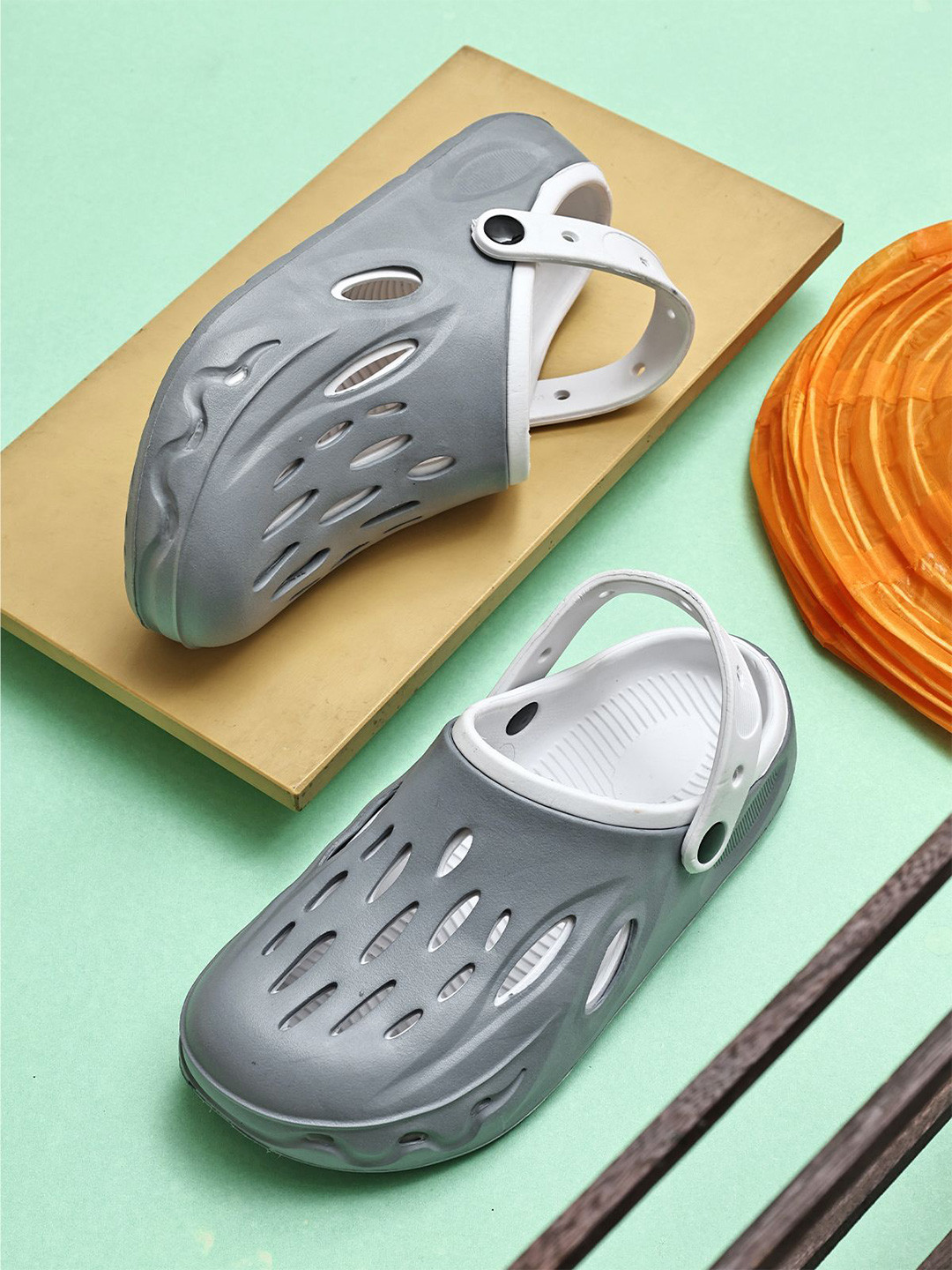 CORDMANS Men Colourblocked Lightweight Clogs with Arch Support & Anti-Skid Sole