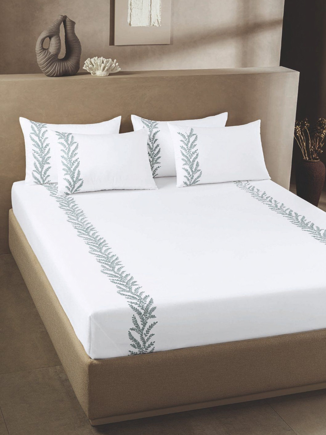 SANSAAR A DDECOR BRAND LIVE CONSCIOUSLY  White Double King Bedsheet With 2 Pillow Covers