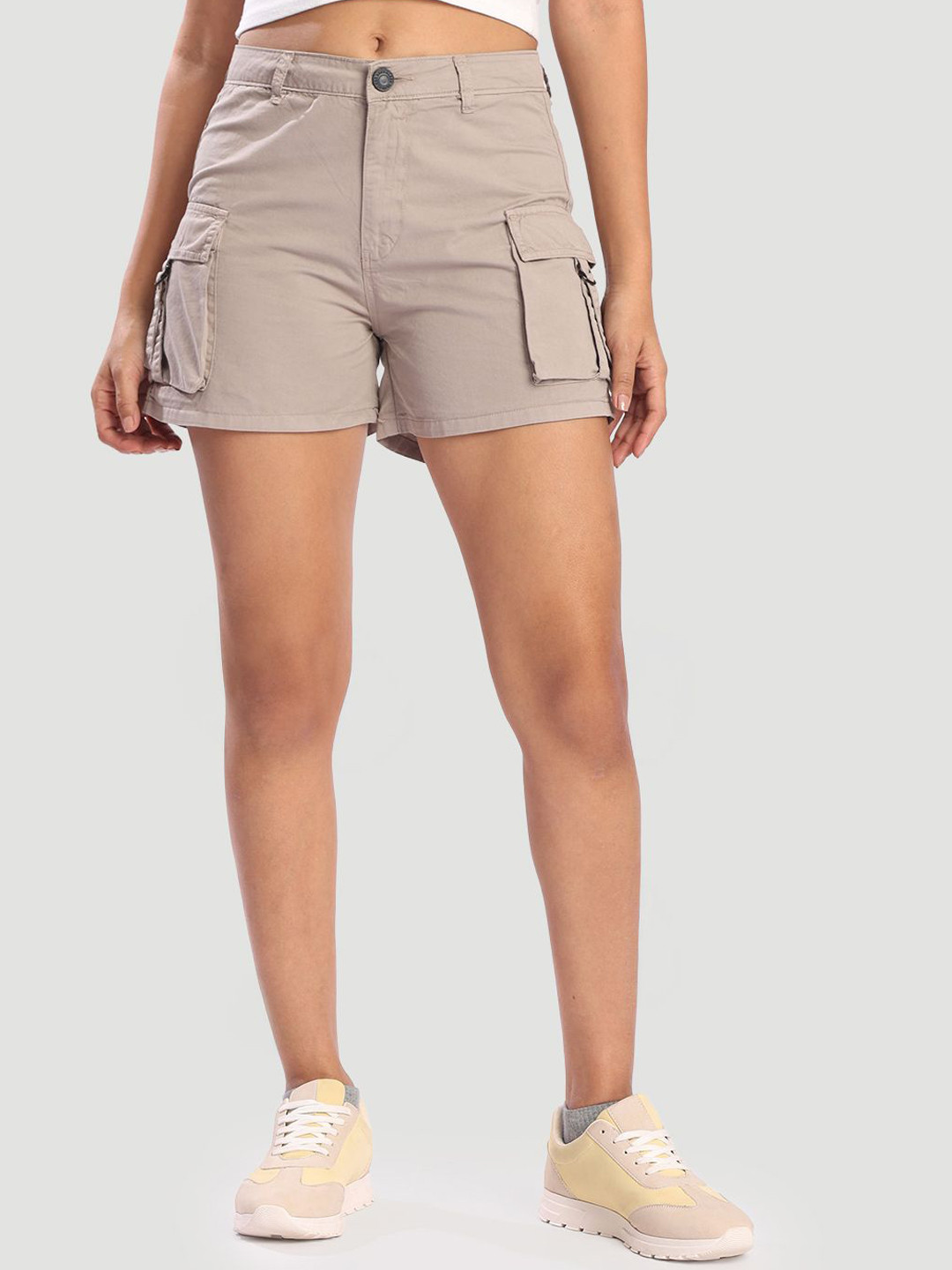 Bene Kleed Women Mid-Rise Regular Fit Cargo Shorts