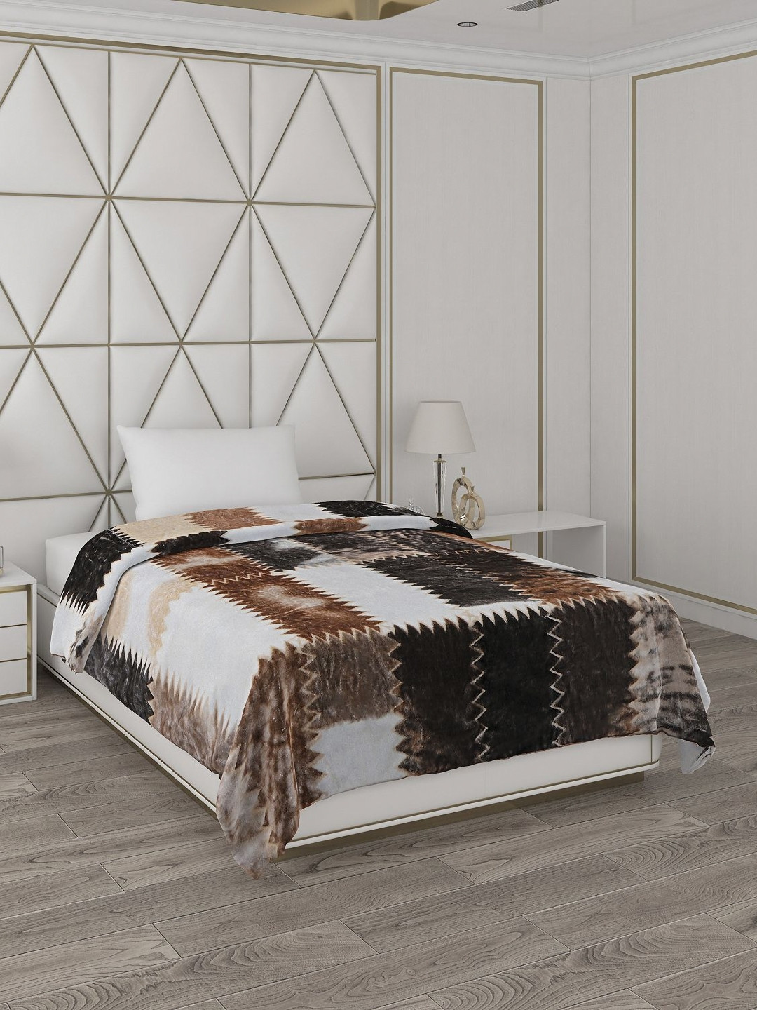 Monte Carlo White & Black Printed Mild Winter Single Bed Blanket 596 GSM