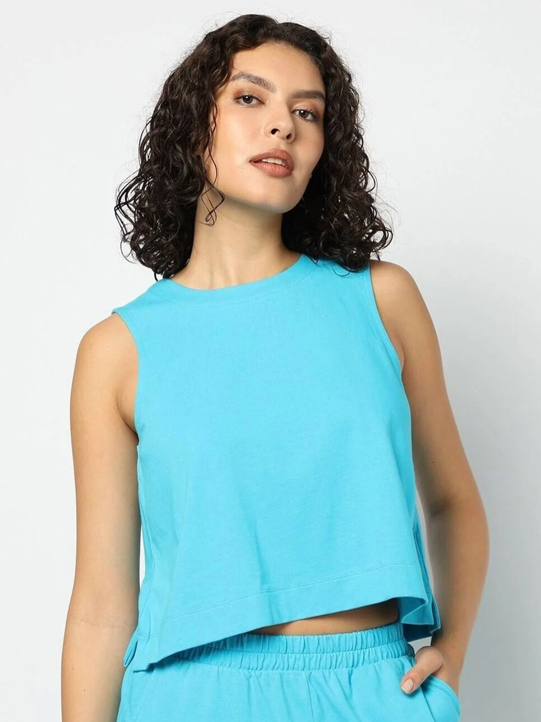 GAP Women Solid Crew Neck Boxy Crop Top