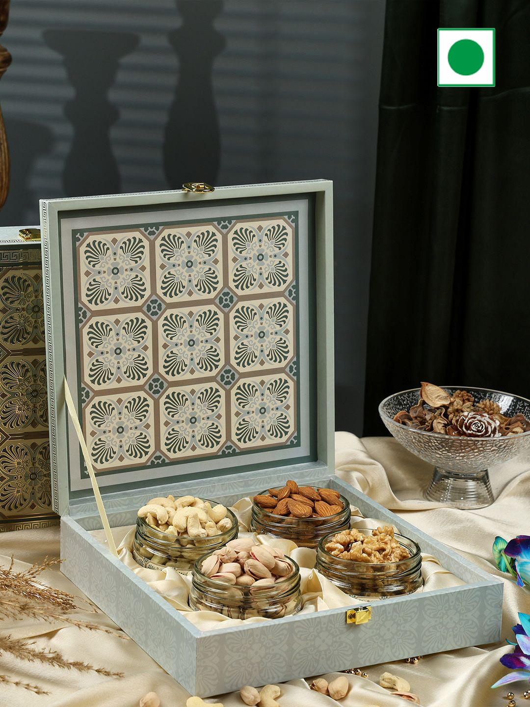 Riwaz 4 Airtight Jars with Almonds, Cashews, Pistachios & Walnuts 450g