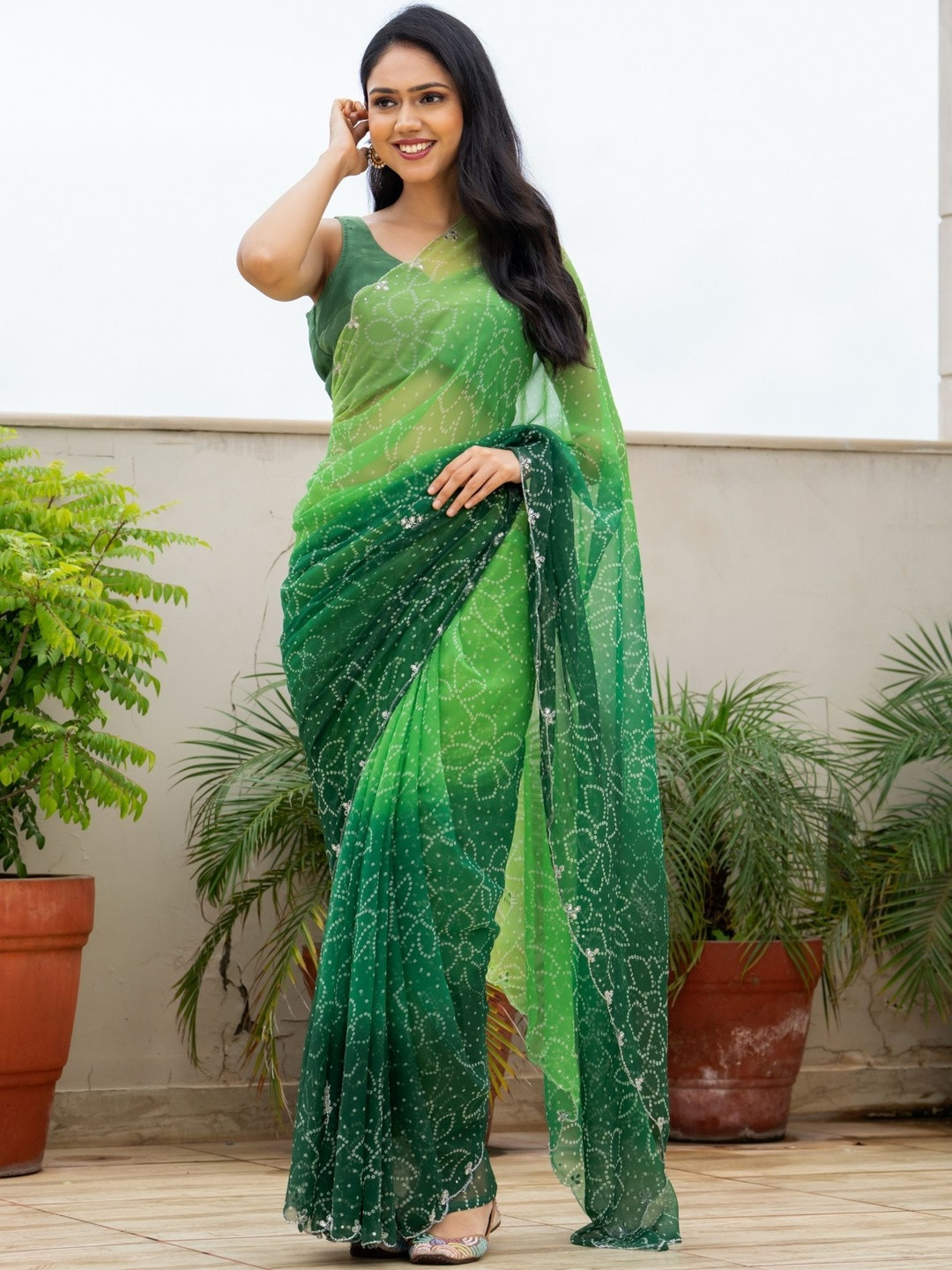 PRETTY PALLU Woven Design Embroidered Saree