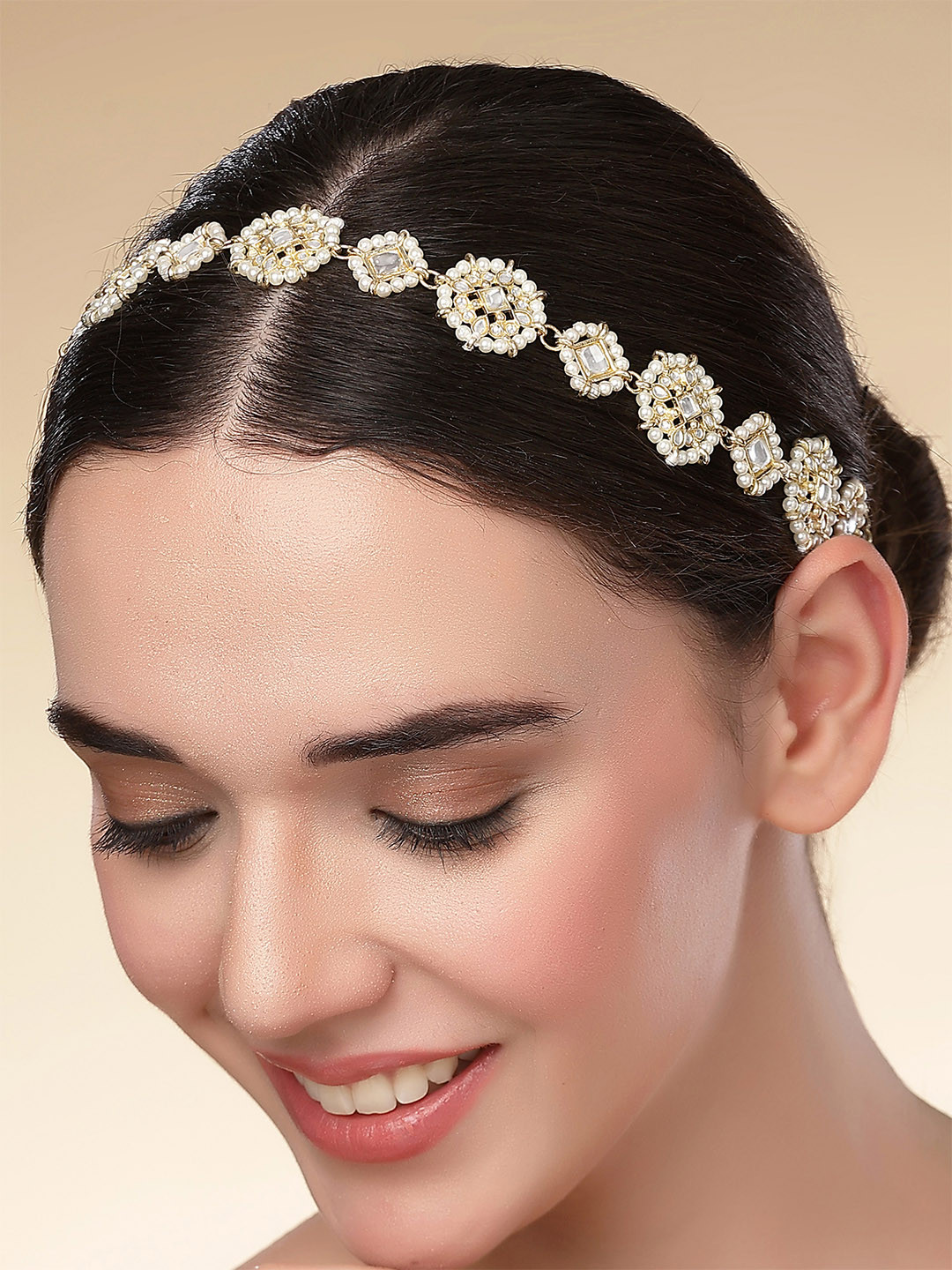 KARATCART Women White Gold-Plated Kundan Studded & Beaded Hairband