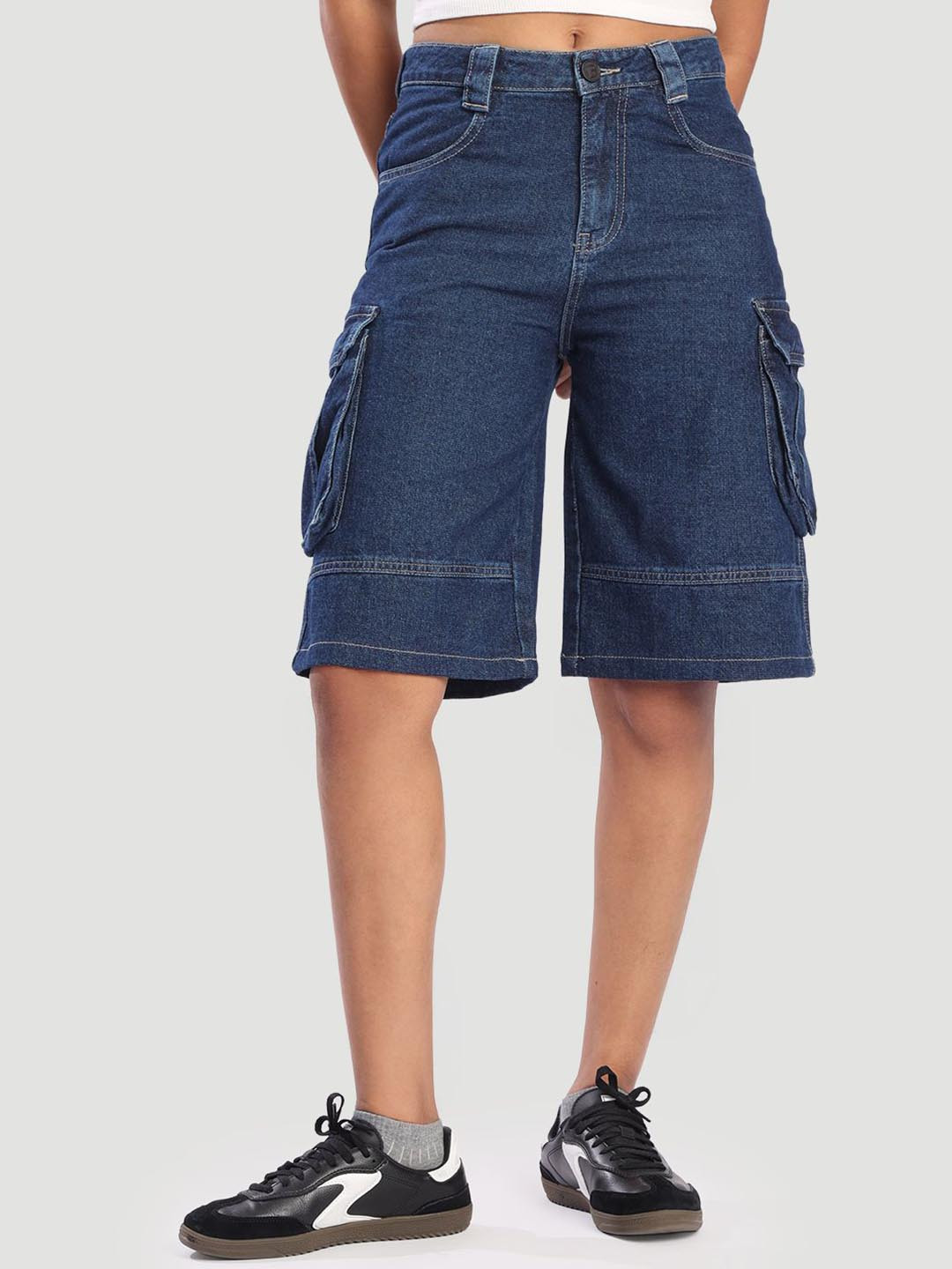 Bene Kleed Women 6 Pocket Relaxed Fit Mid-Rise Denim Cargo Shorts