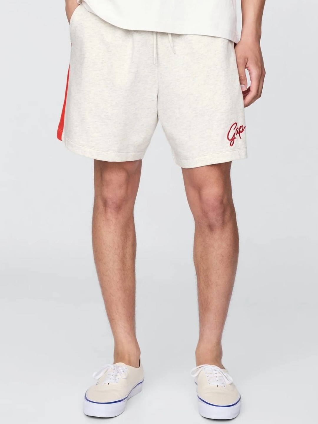 GAP Men Colourblocked Mid-Rise Drawstring Shorts