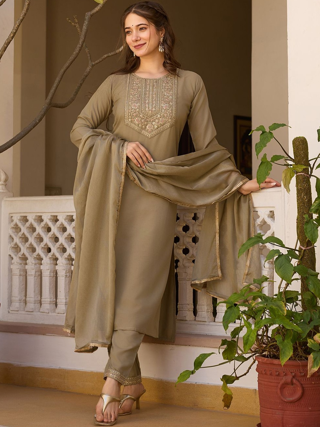 HERE&NOW Women Ethnic Motifs Embroidered Regular Thread Work Kurta with Trousers & With Dupatta