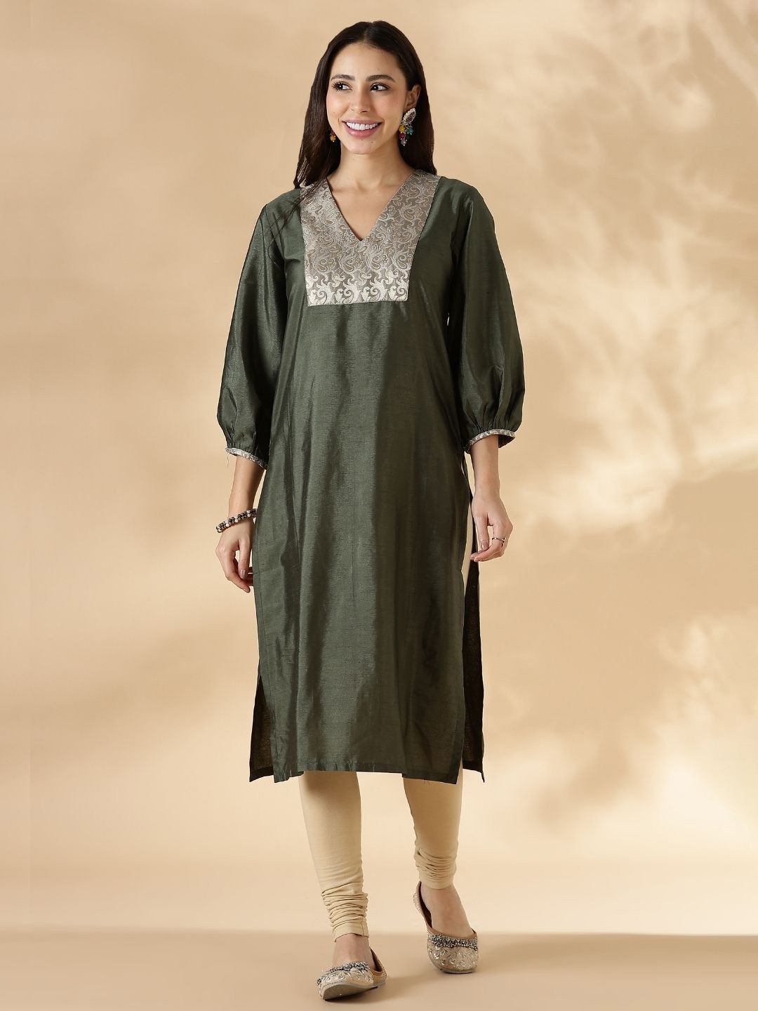 Abhishti Paisley Yoke Design Balloon Sleeves Straight Kurta
