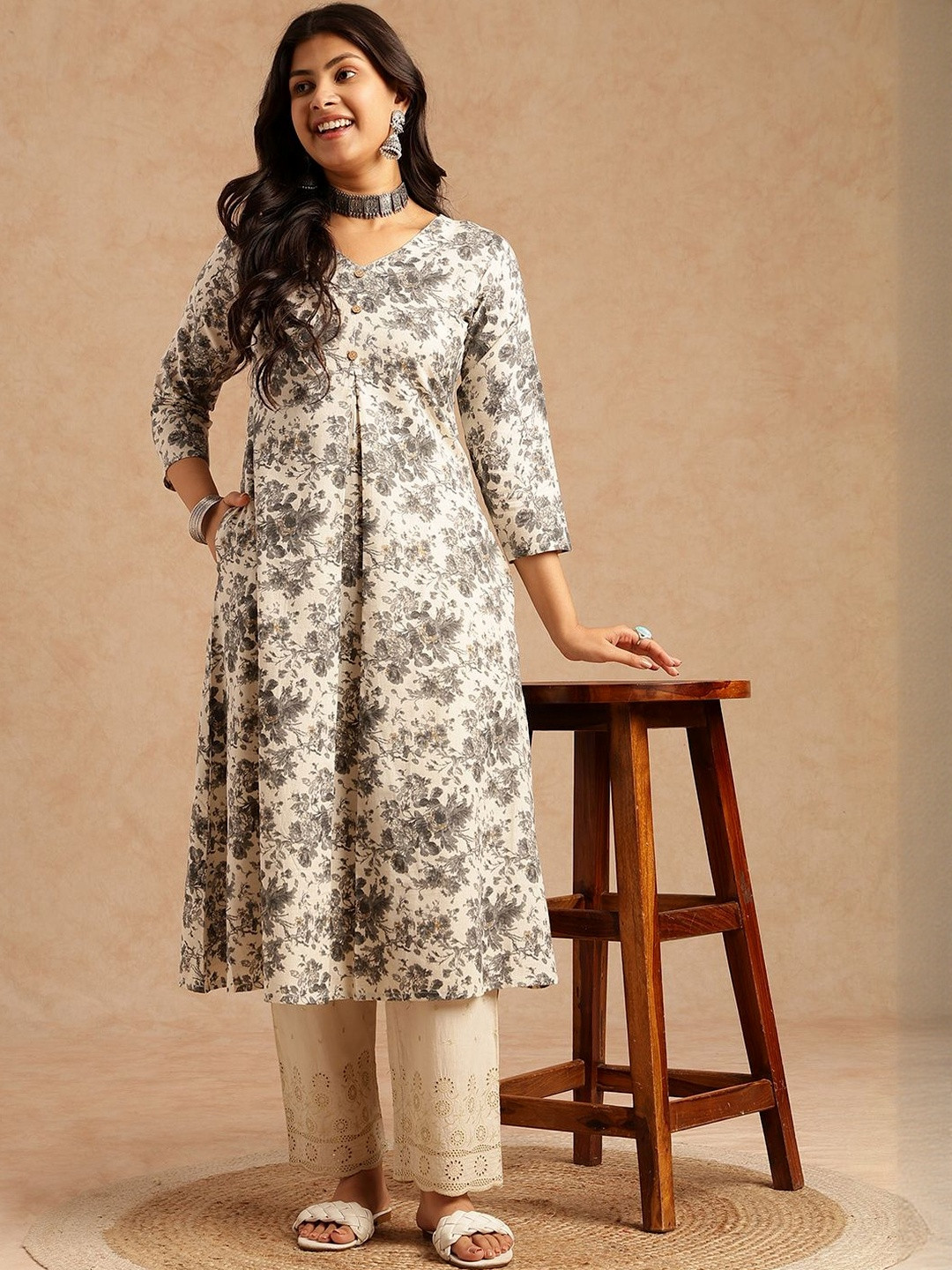 KALINI Women Grey Floral Print A-Line V-Neck Cotton Flex Stitched Kurta