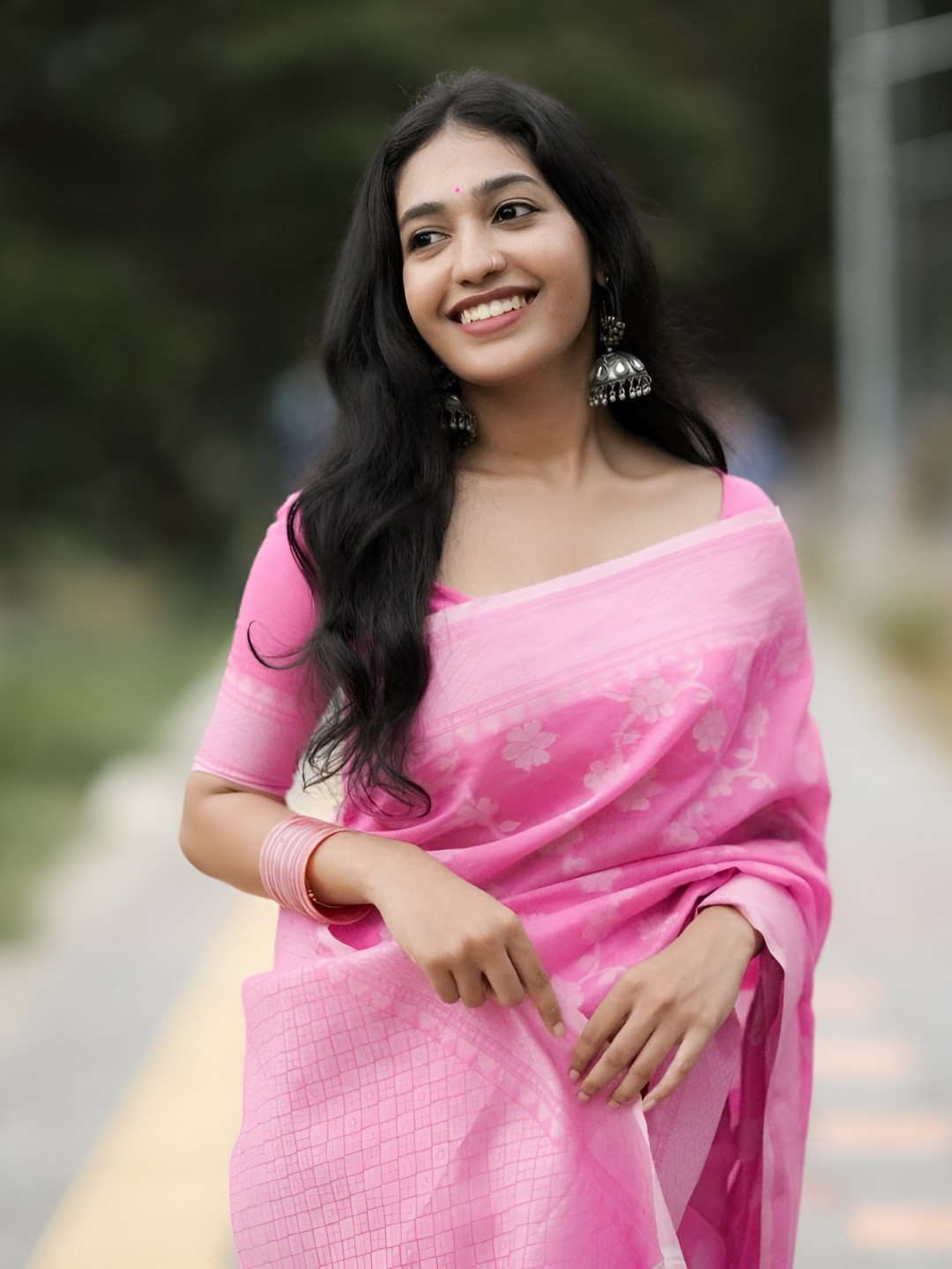 SWEETPEL Women Woven Designee Floral Saree