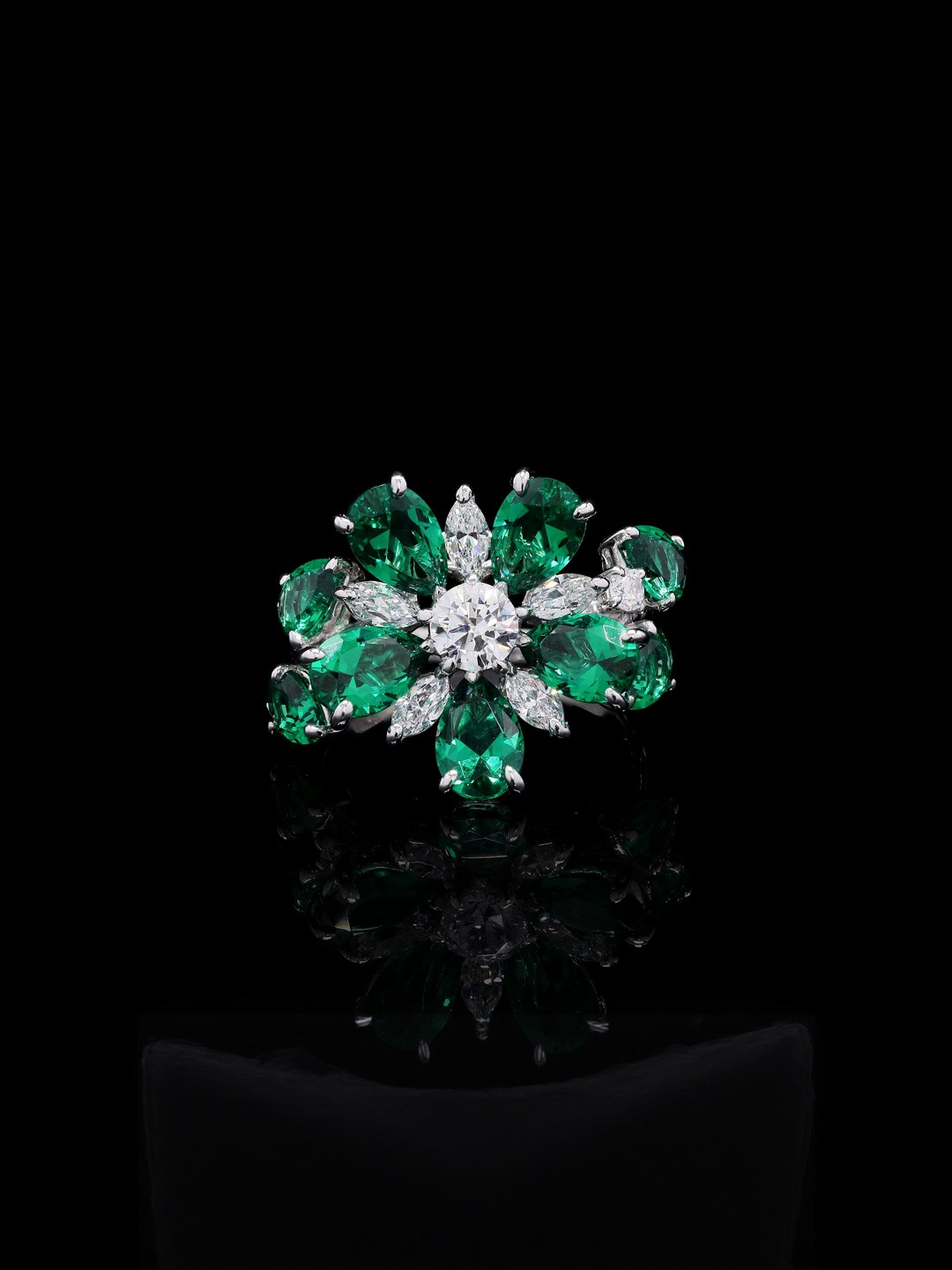 Twenty One Jewels 925 Silver Emerald Ovals and Drop Solitaire Cocktail Ring