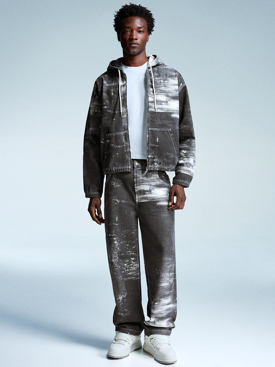 Bershka Men Solid Mid-Rise Baggy Trousers