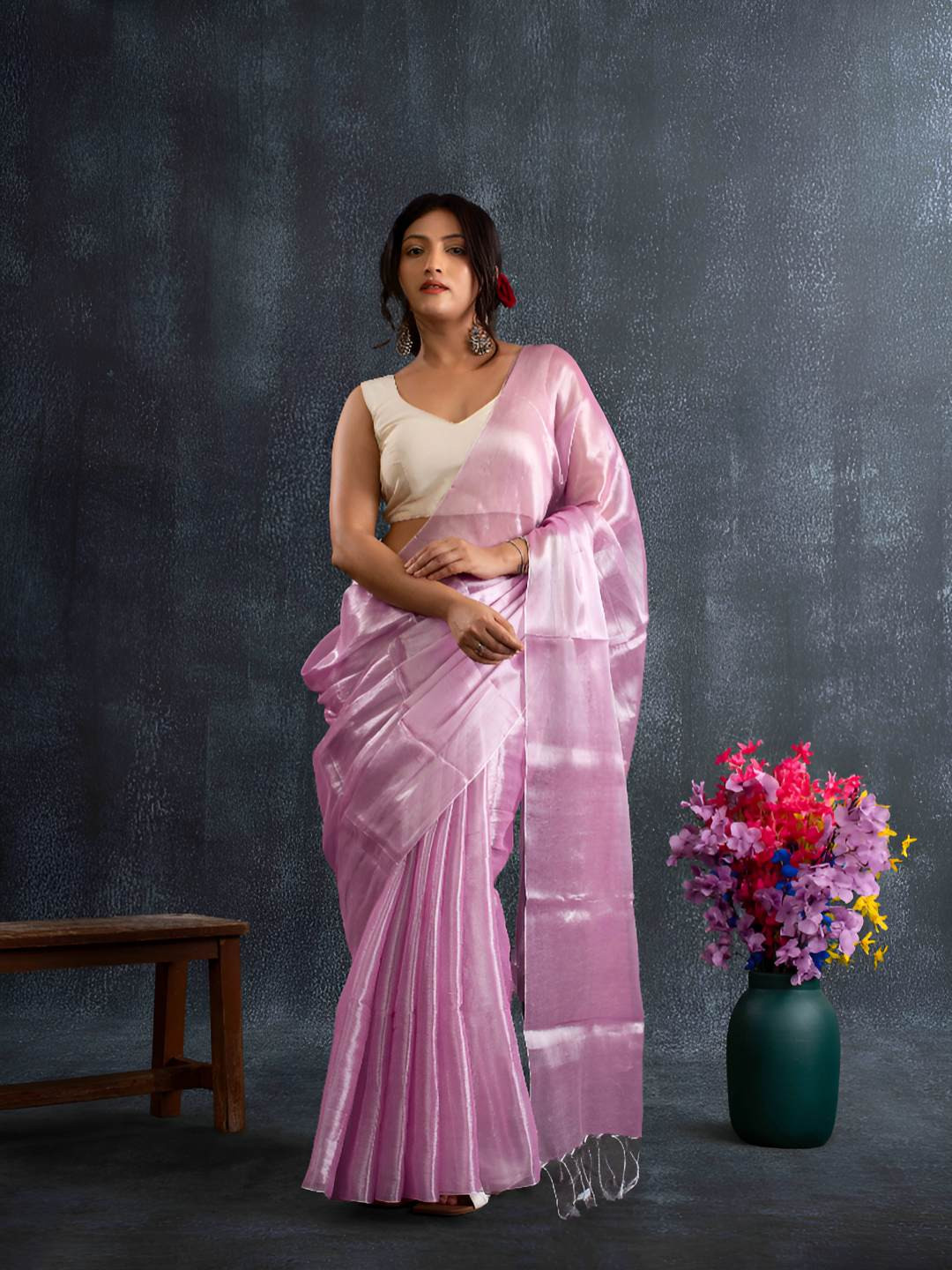 Magga Women Solid Saree