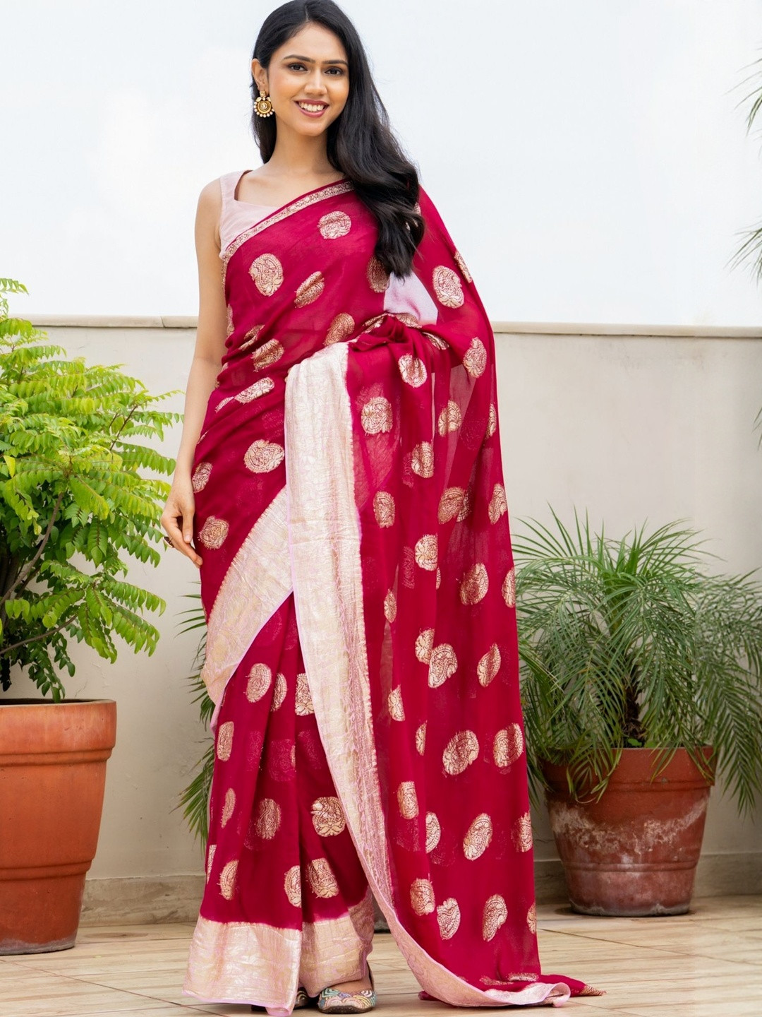 PRETTY PALLU Floral Woven Design Zari Saree With Blouse Piece