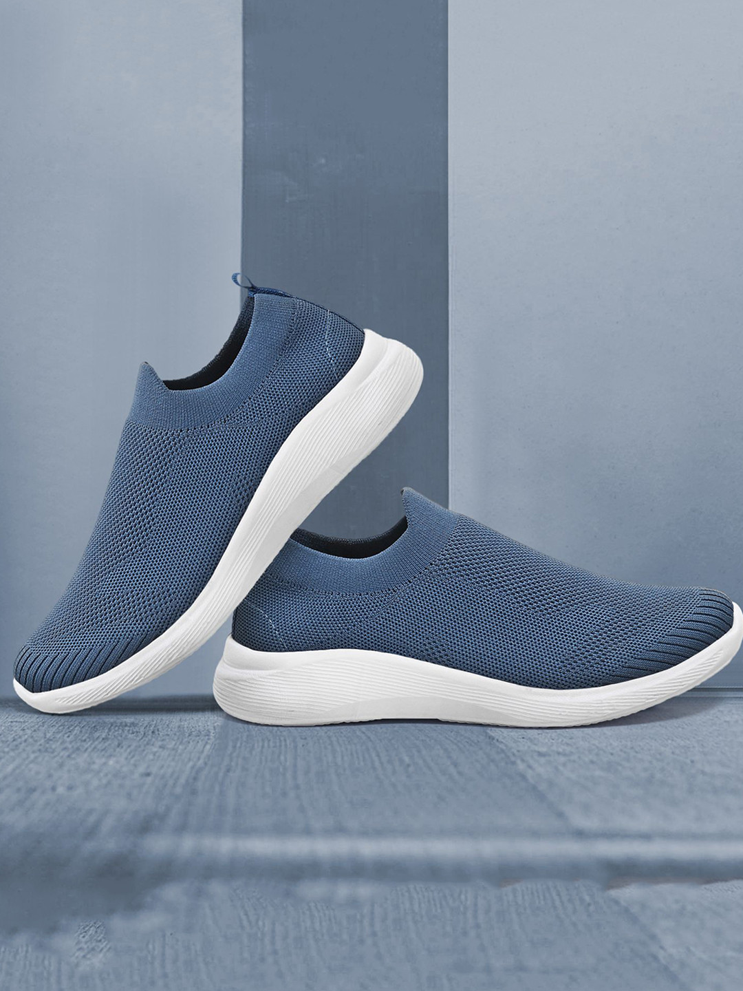 Elevarse Men Slip-On Non-Marking Running Shoes