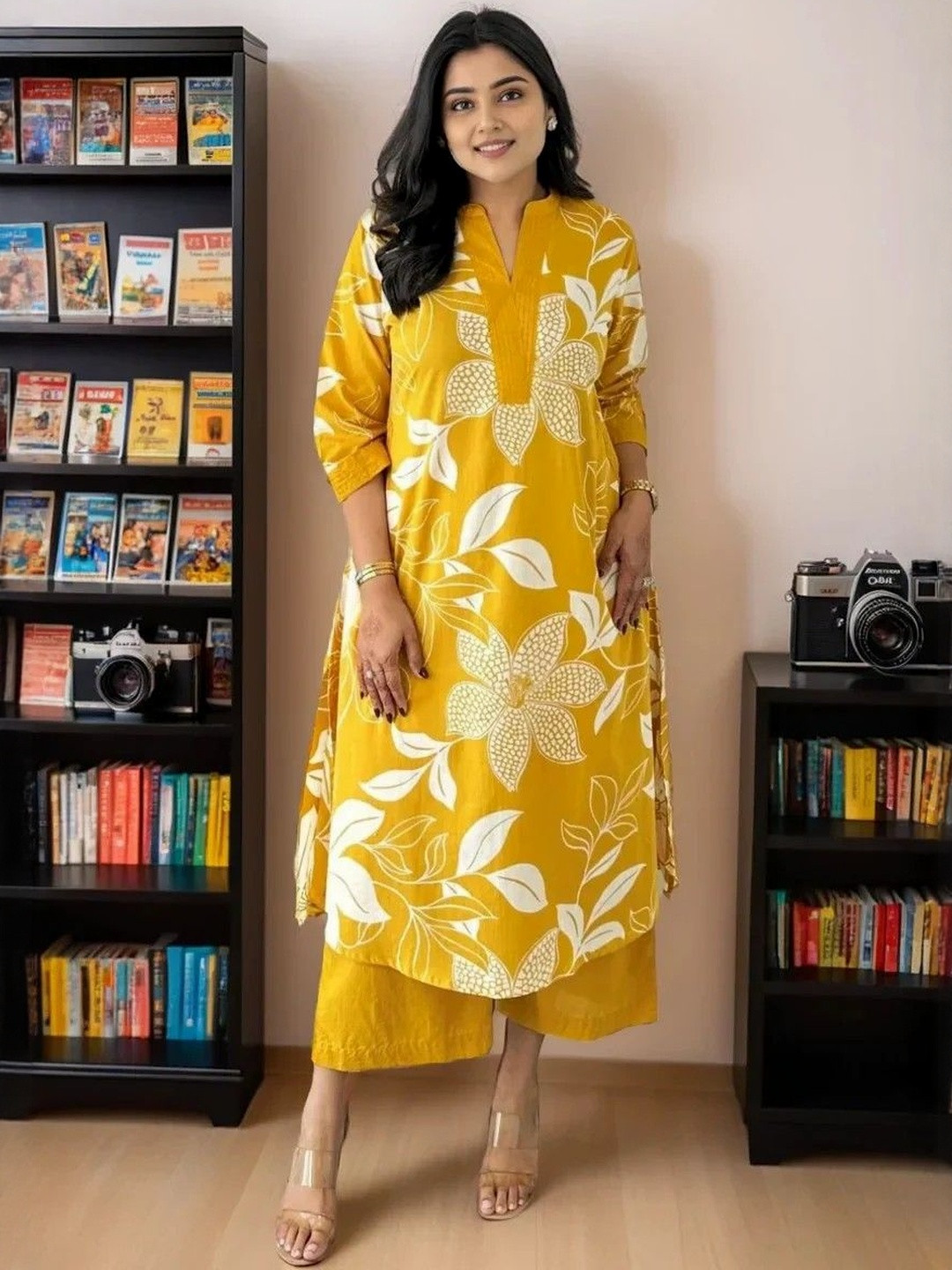 GLOSIA DESIGN Floral Printed Regular Kurta With Trousers