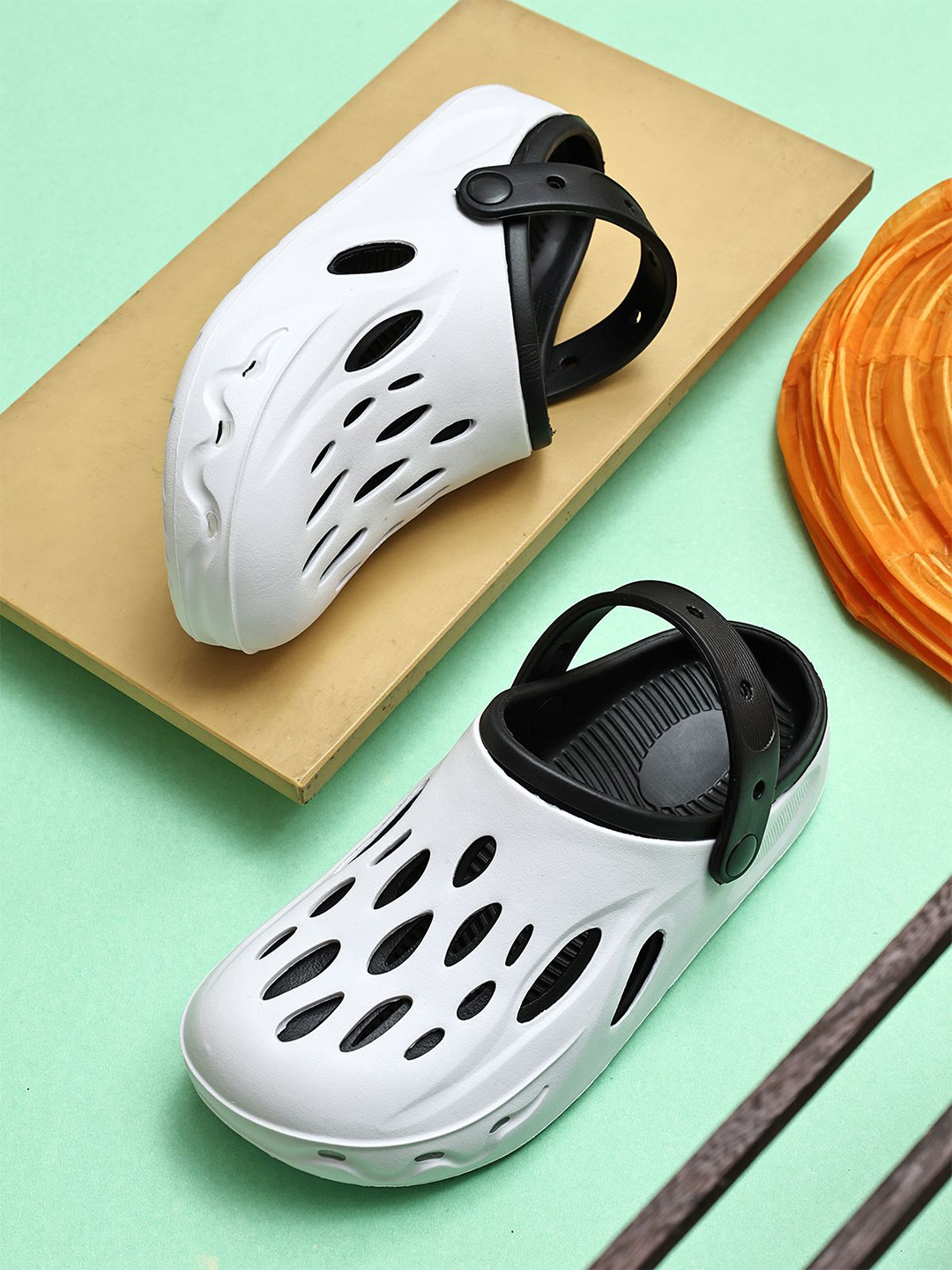 CORDMANS Men Lightweight Arch Support & Anti-Skid Sole Clogs