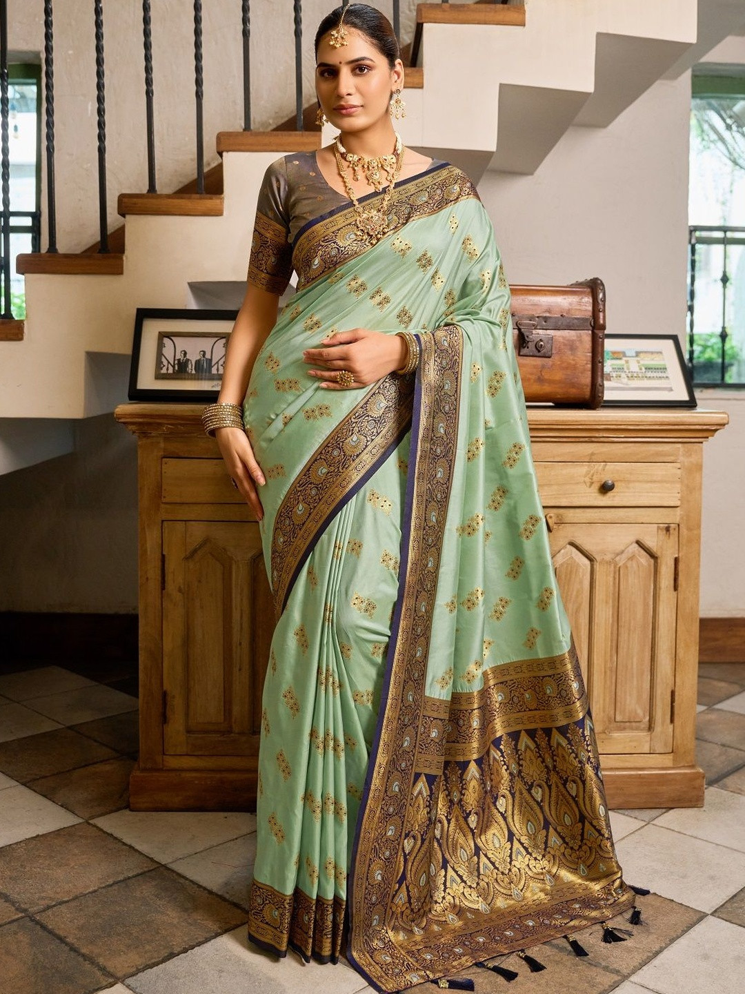 Suha Floral Elegant art silk saree with intricate woven design