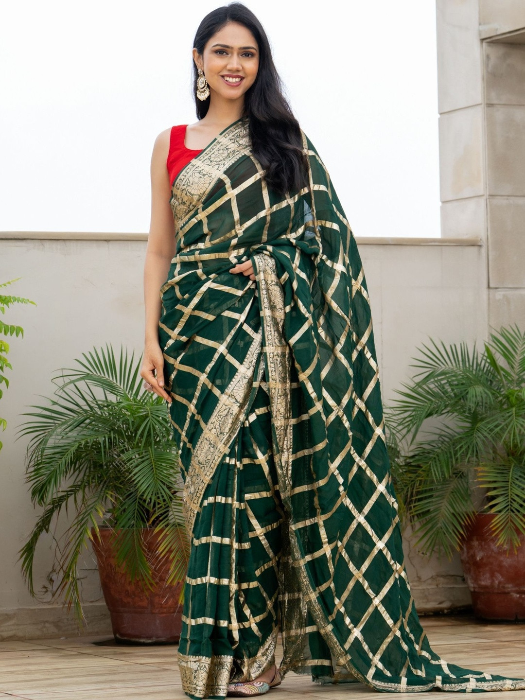 PRETTY PALLU Checkered Woven Design Zari Saree