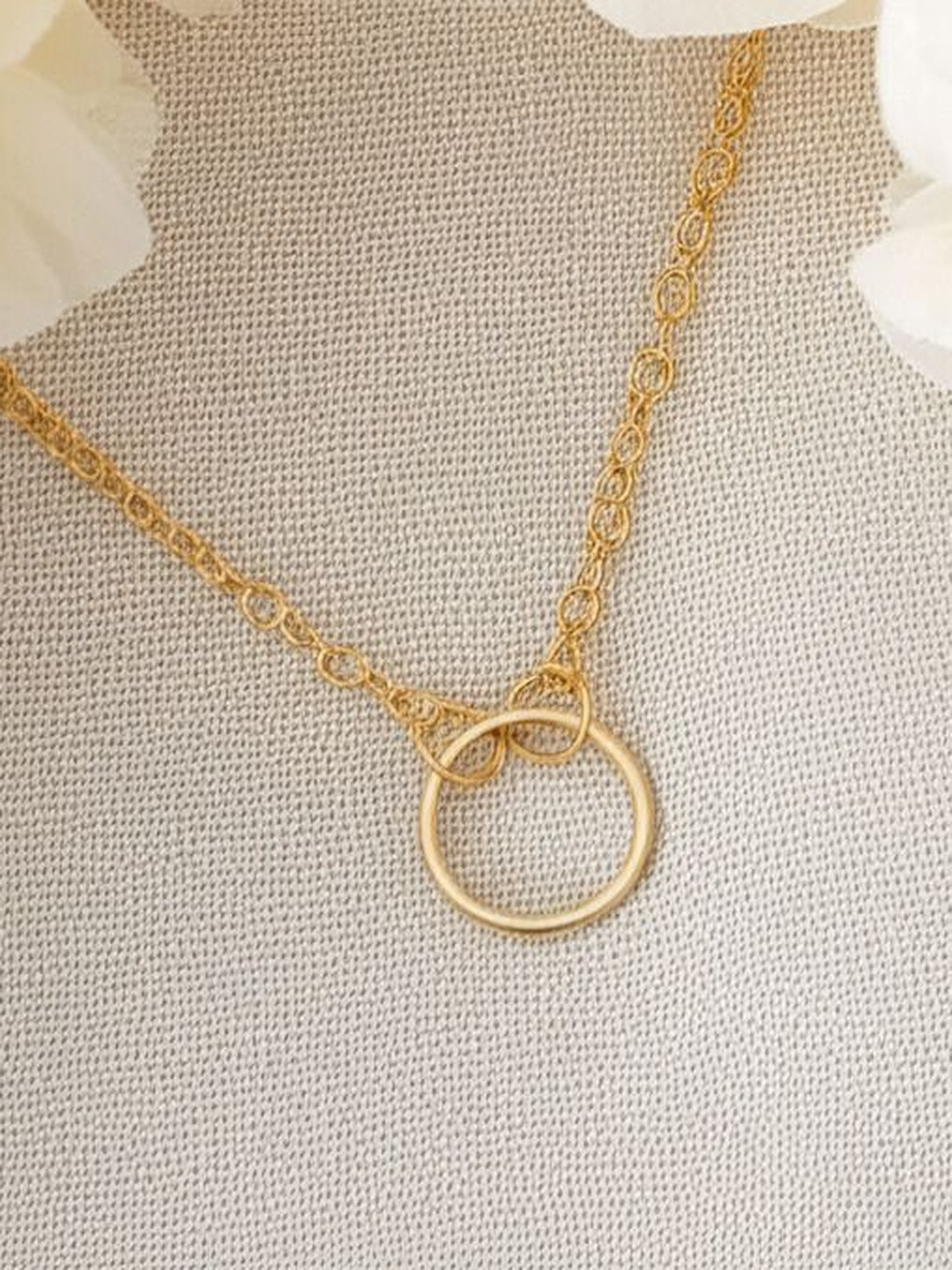 DressBerry Women Gold-Plated Single Layered Circle Pendant Necklace