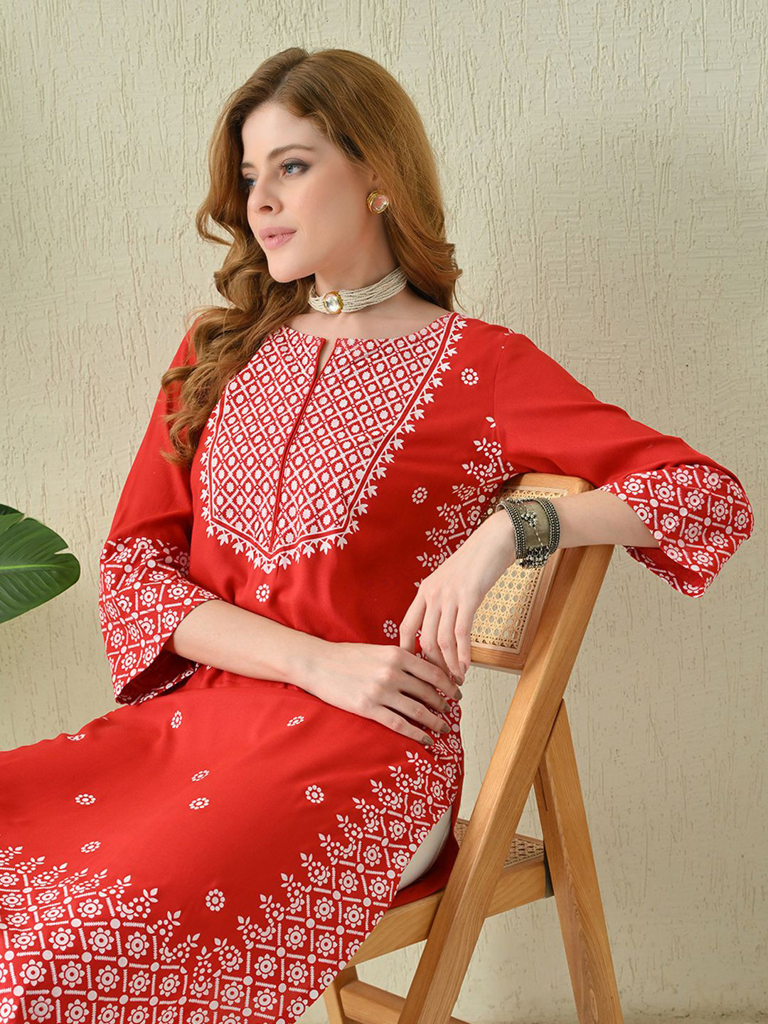 Bhuja Floral Printed Round Neck Thread Work Straight Kurta
