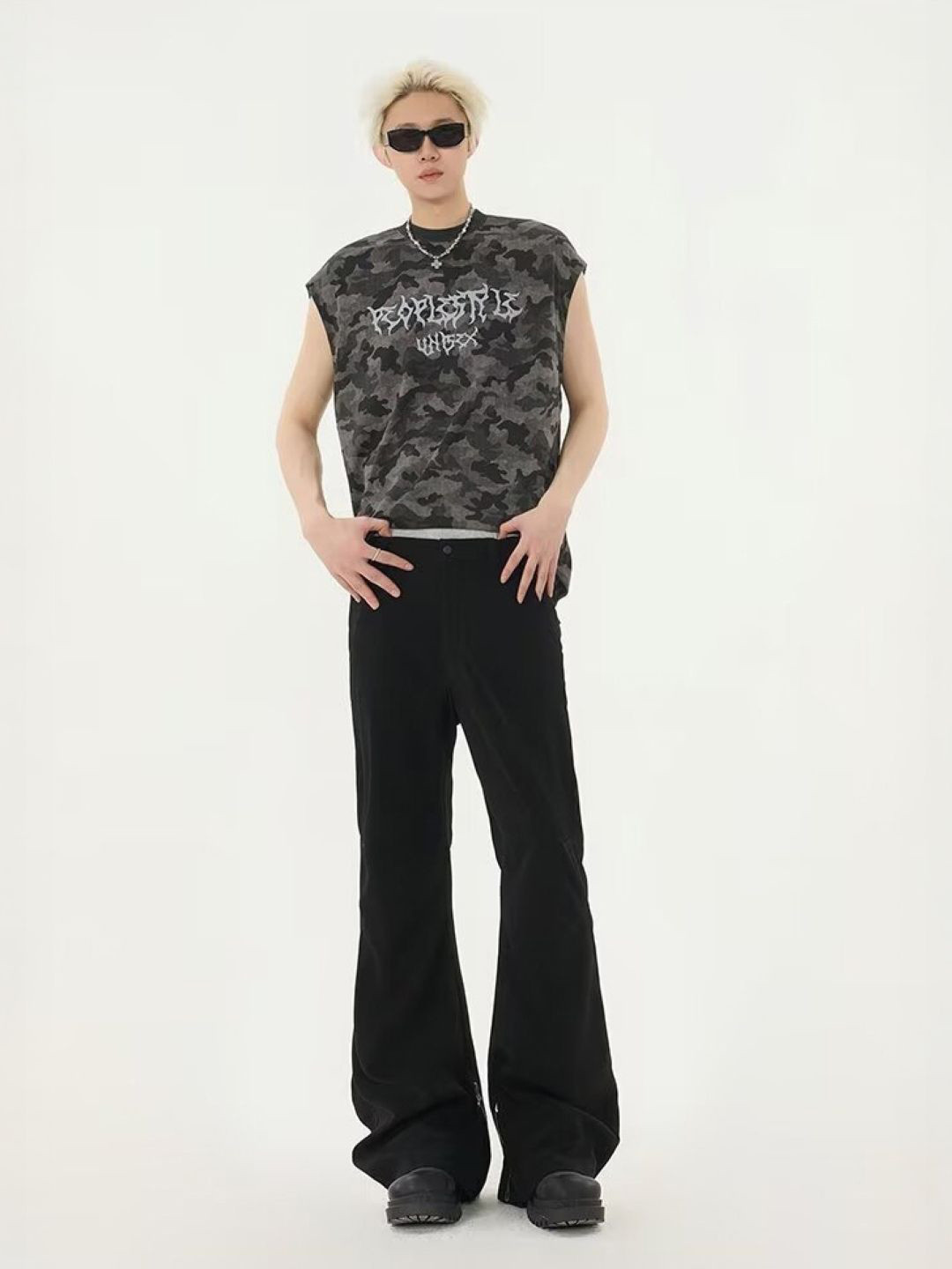 StyleCast Men Flared Fit Mid-Rise Jeans