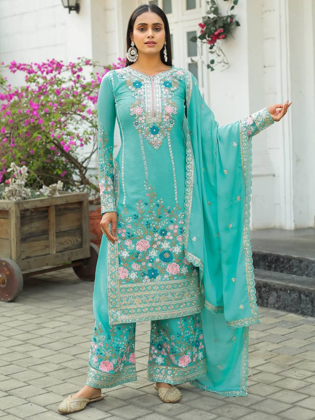 TENNECY Women Ethnic Motifs Embroidered Thread Work Pure Silk Kurta Set With Dupatta