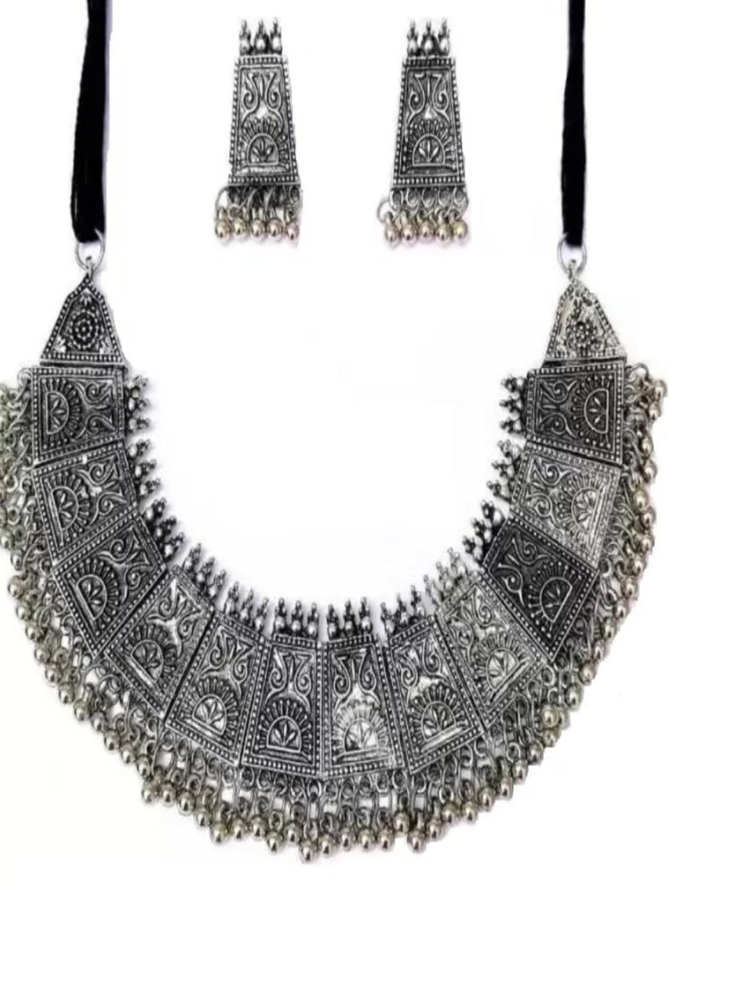 CHABUTRA TREND Silver-Plated Artificial Beaded Oxidised Jewellery Set