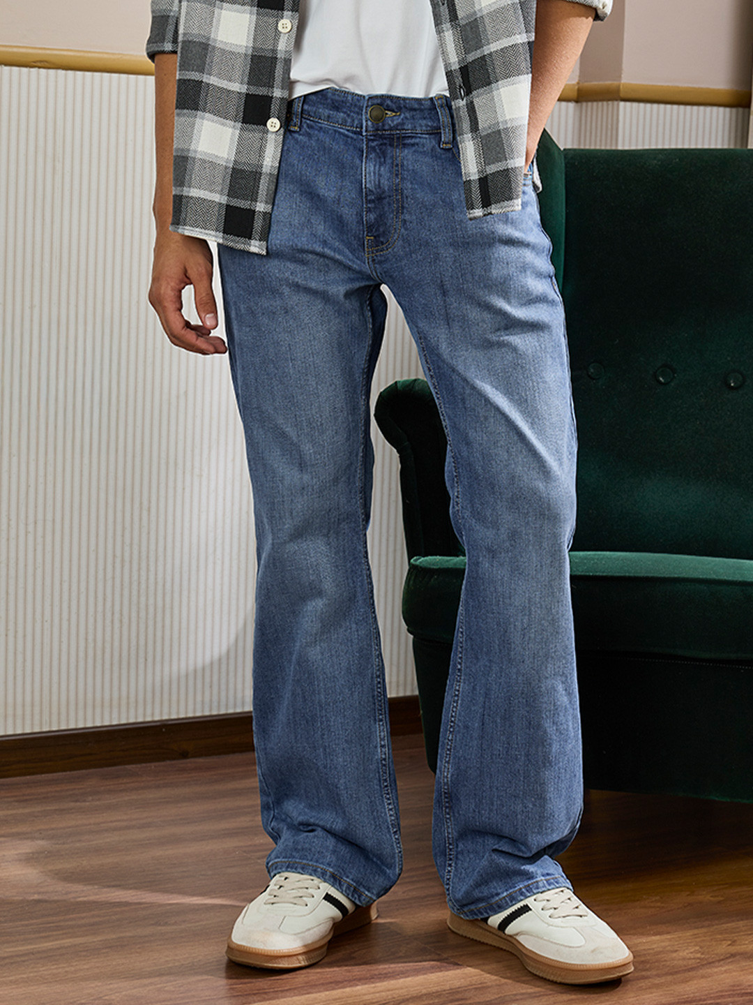 Snitch Men Bootcut Mid-Rise Light Fade Stretchable Jeans