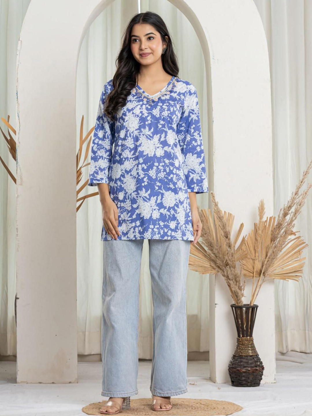 STYLE OF AYANA Floral Printed V-Neck Cotton Straight Kurta