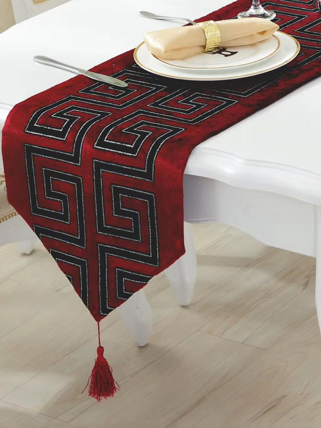Decorative Maze Pattern Maroon Color Dining Table Runner