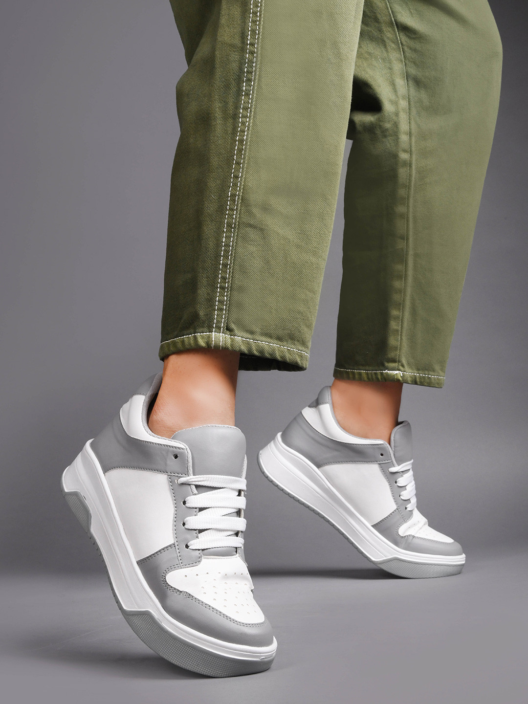 Froh Feet Women Colourblocked Round Toe Lace-Ups Sneakers