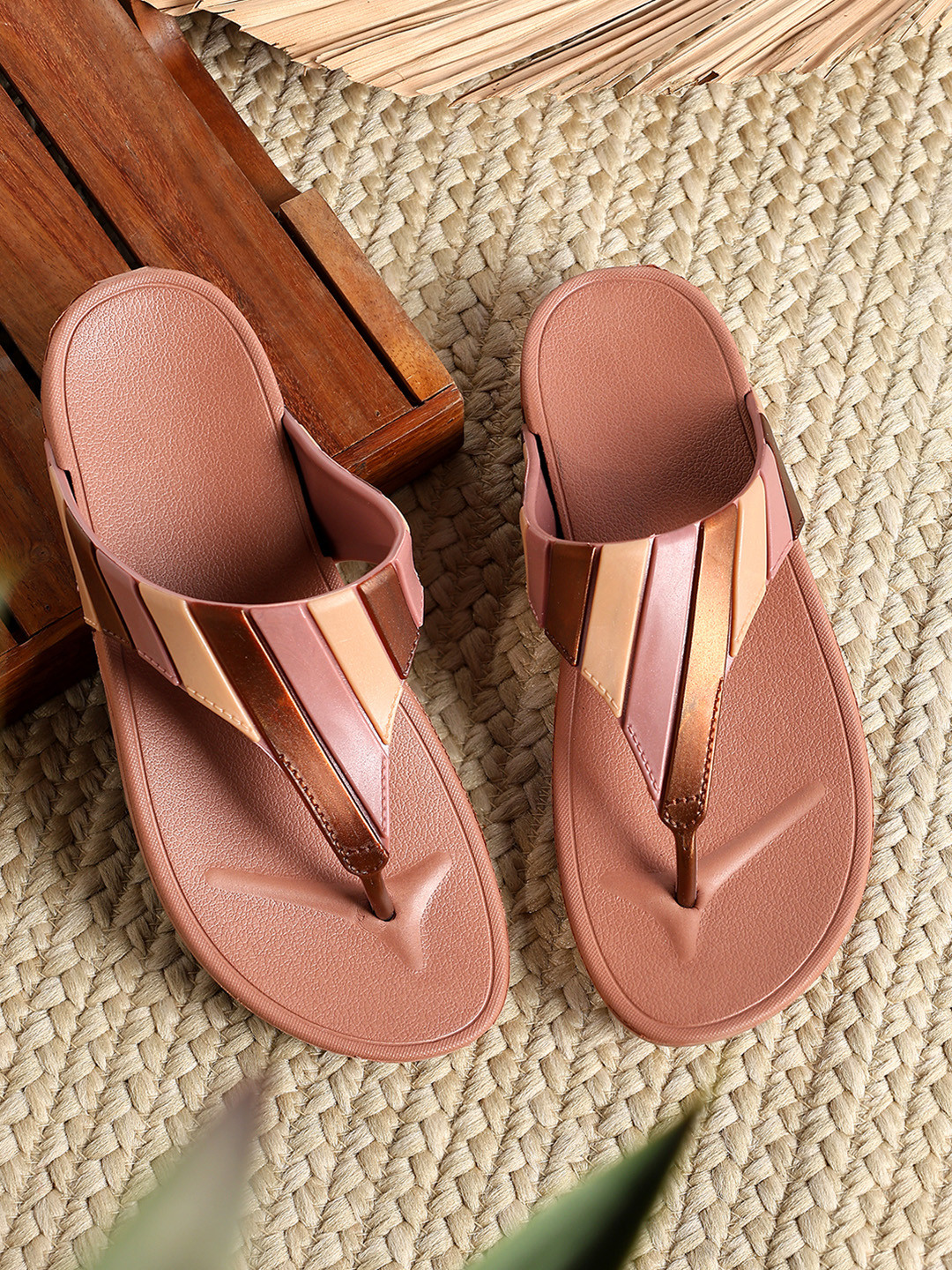 FLITE Women Striped Slip-On T-Strap Flip Flops