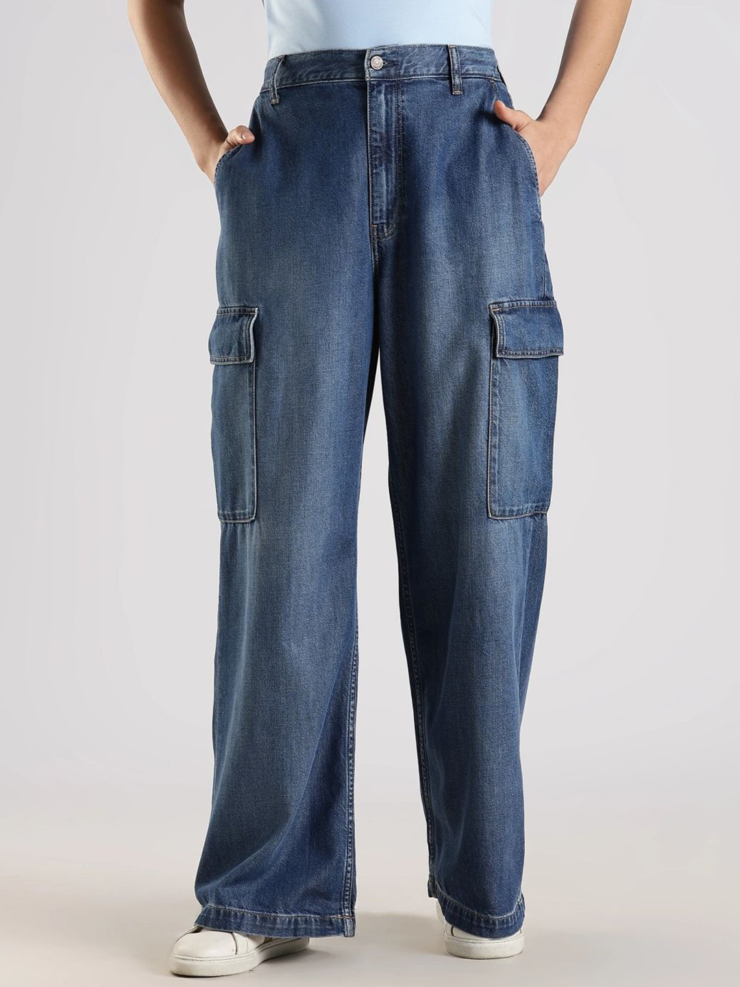 Calvin Klein Jeans Women Relaxed Fit High-Rise 6 Pockets Cargo Styles  Jeans