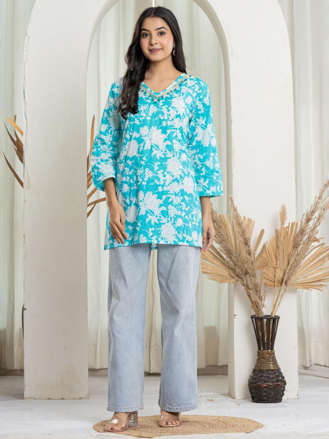 STYLE OF AYANA Floral Printed V-Neck Cotton Straight Kurta